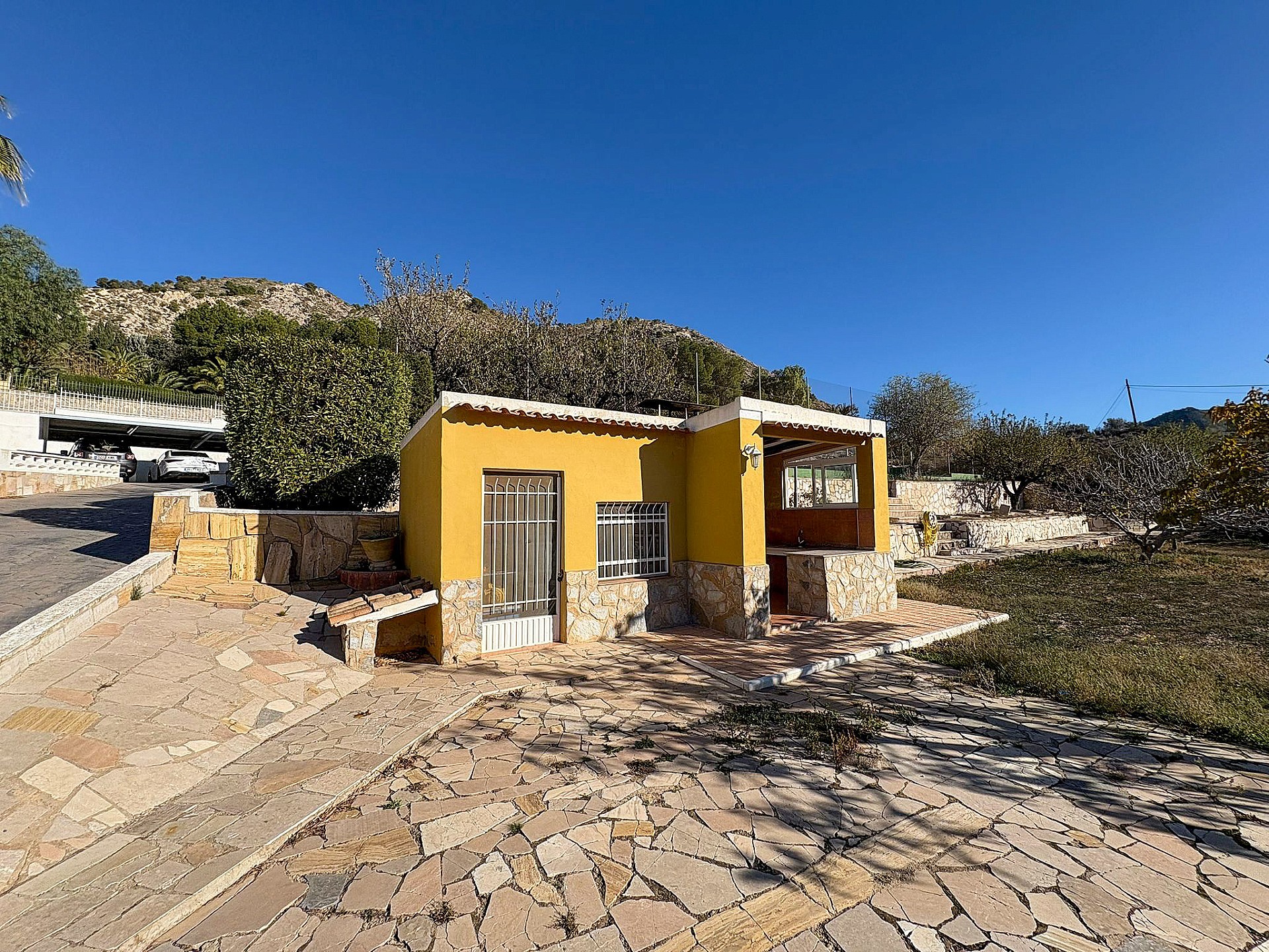 Resale - 4 Bedroom 2 Bathroom Villa in Petrer - - Alicante Resale - 4 Bedroom 2 Bathroom Villa in Petrer - - Alicante