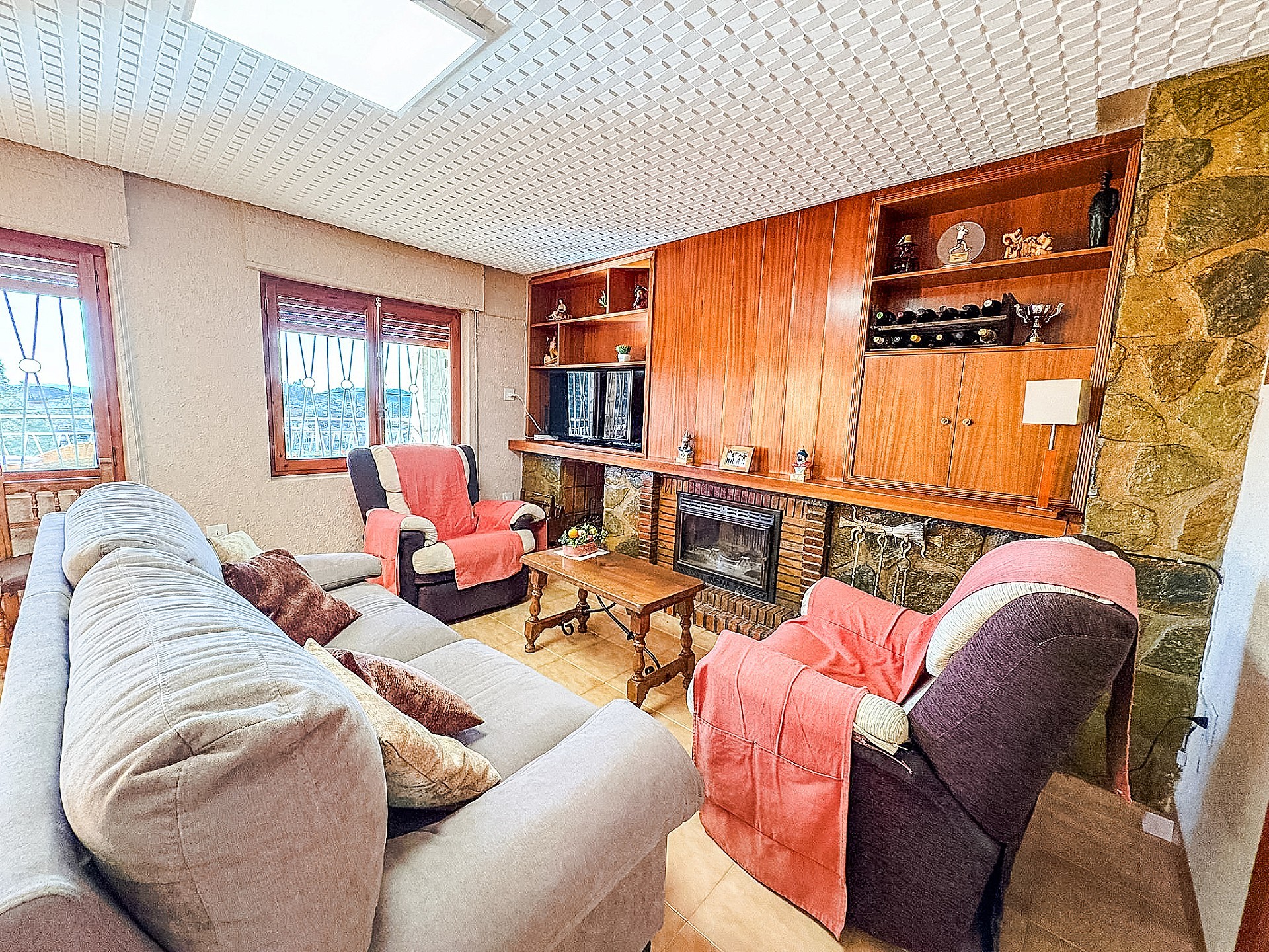 Resale - 4 Bedroom 2 Bathroom Villa in Petrer - - Alicante Resale - 4 Bedroom 2 Bathroom Villa in Petrer - - Alicante