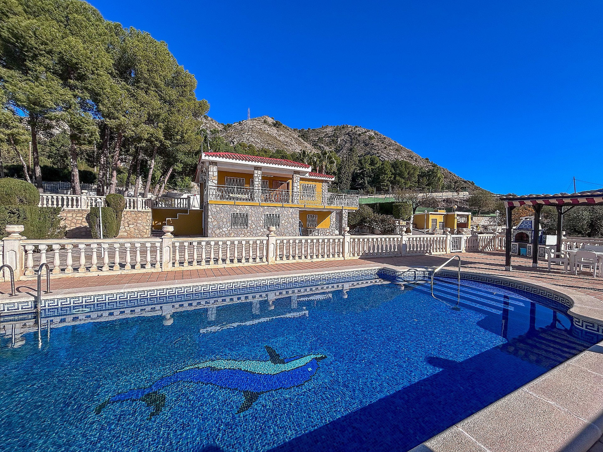 Resale - 4 Bedroom 2 Bathroom Villa in Petrer - - Alicante Resale - 4 Bedroom 2 Bathroom Villa in Petrer - - Alicante