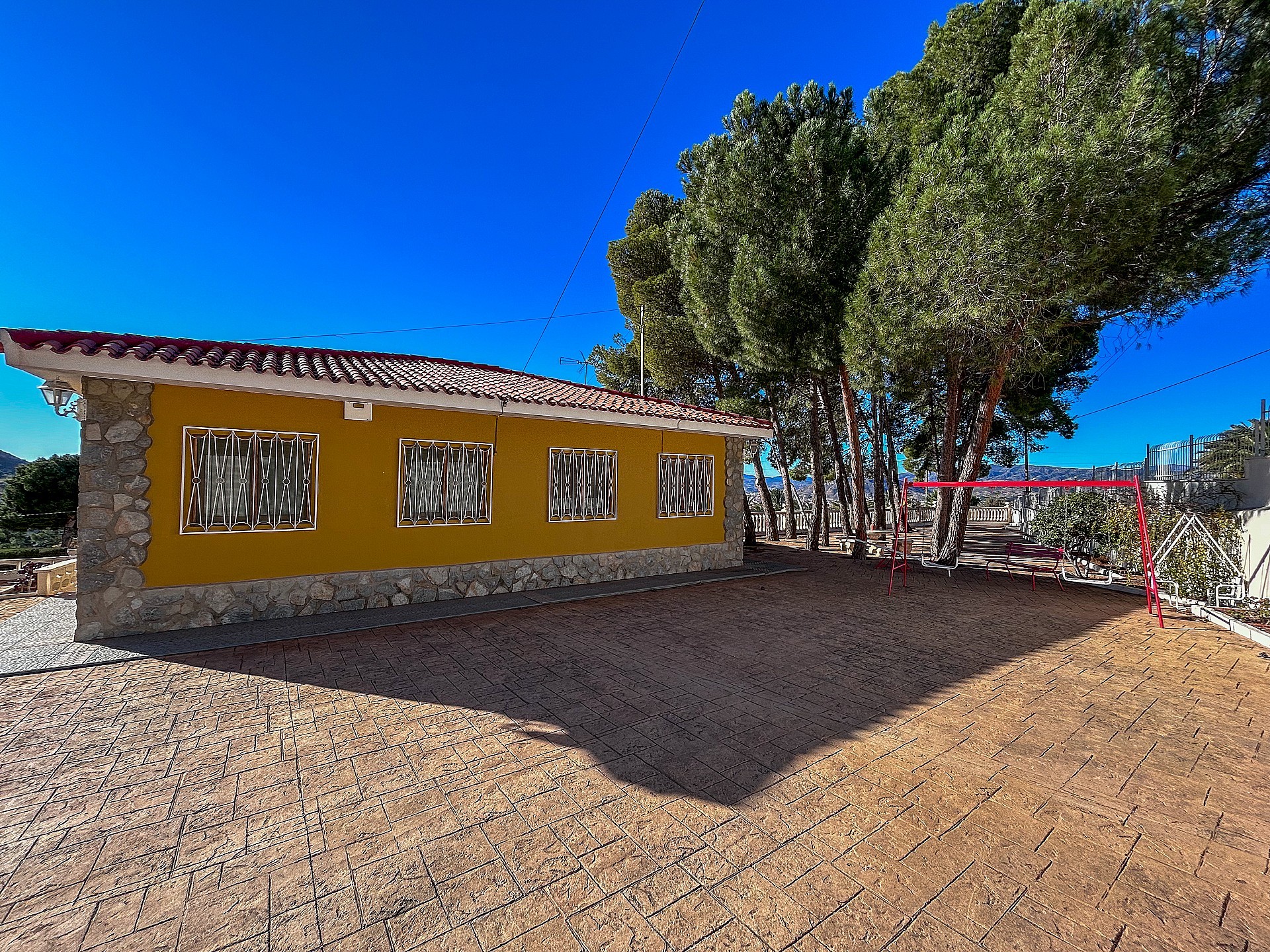 Resale - 4 Bedroom 2 Bathroom Villa in Petrer - - Alicante Resale - 4 Bedroom 2 Bathroom Villa in Petrer - - Alicante