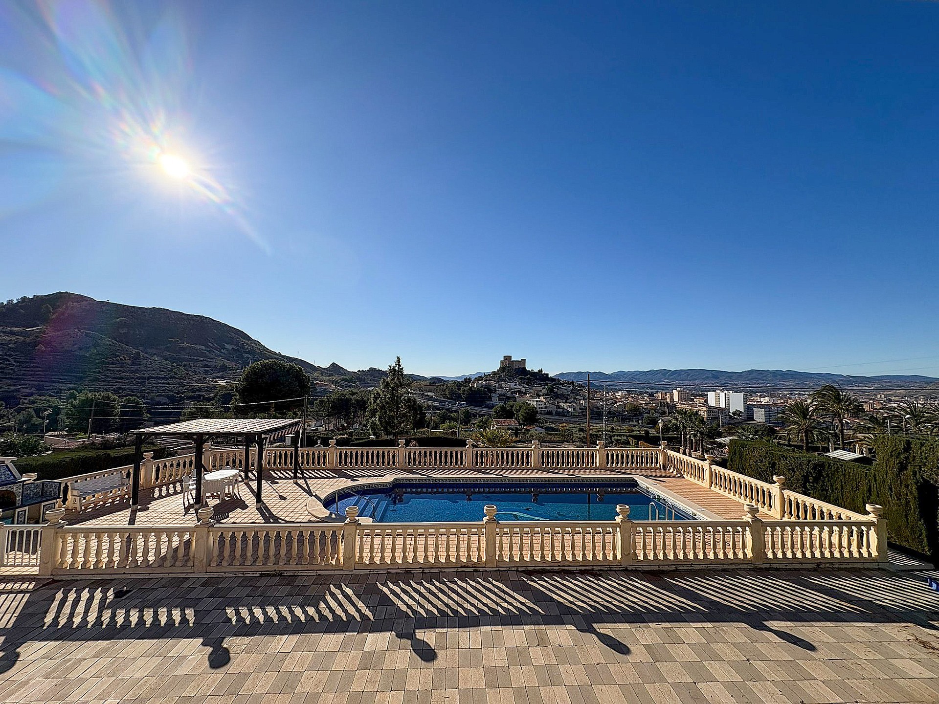 Resale - 4 Bedroom 2 Bathroom Villa in Petrer - - Alicante Resale - 4 Bedroom 2 Bathroom Villa in Petrer - - Alicante