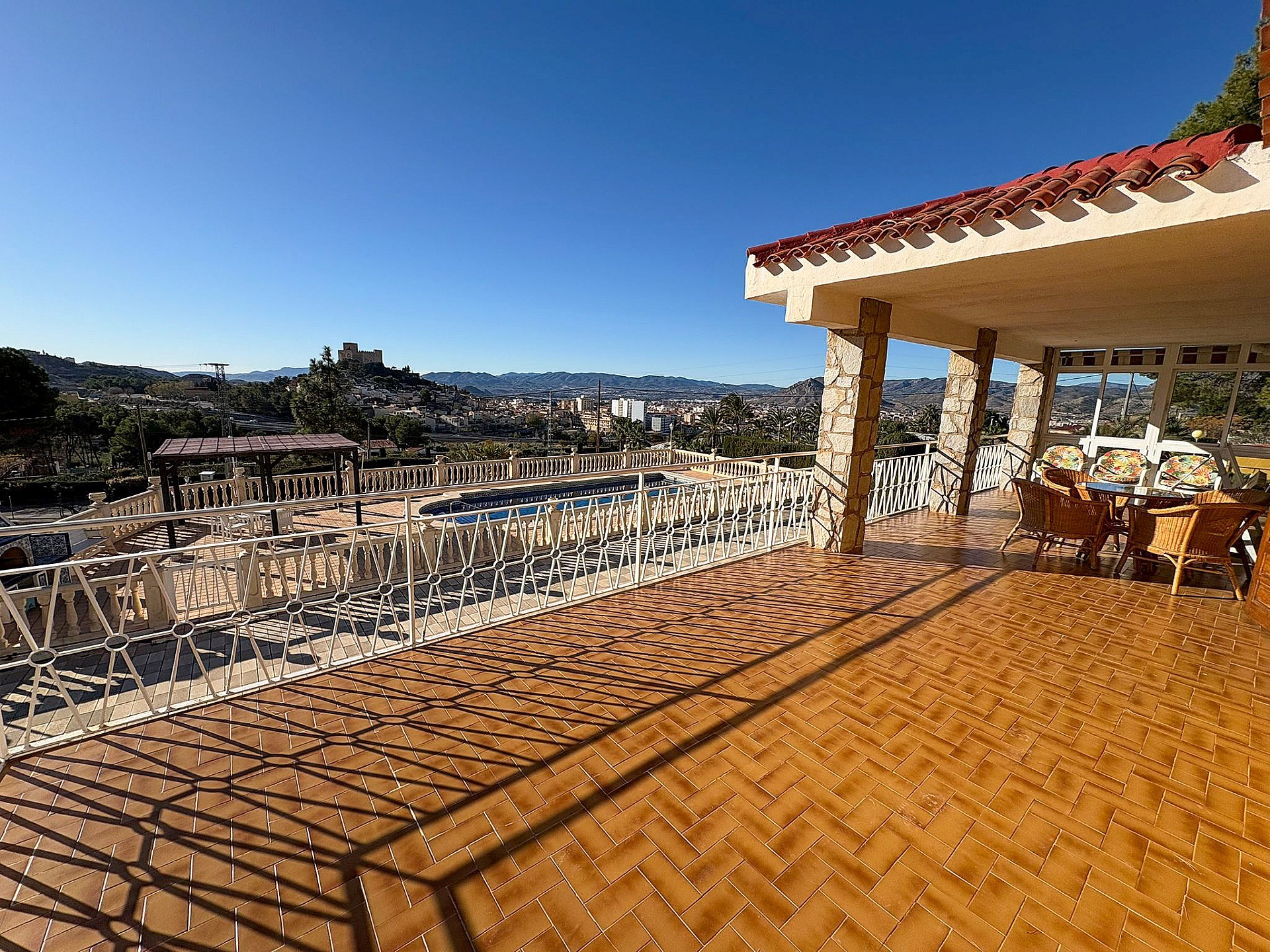 Resale - 4 Bedroom 2 Bathroom Villa in Petrer - - Alicante Resale - 4 Bedroom 2 Bathroom Villa in Petrer - - Alicante