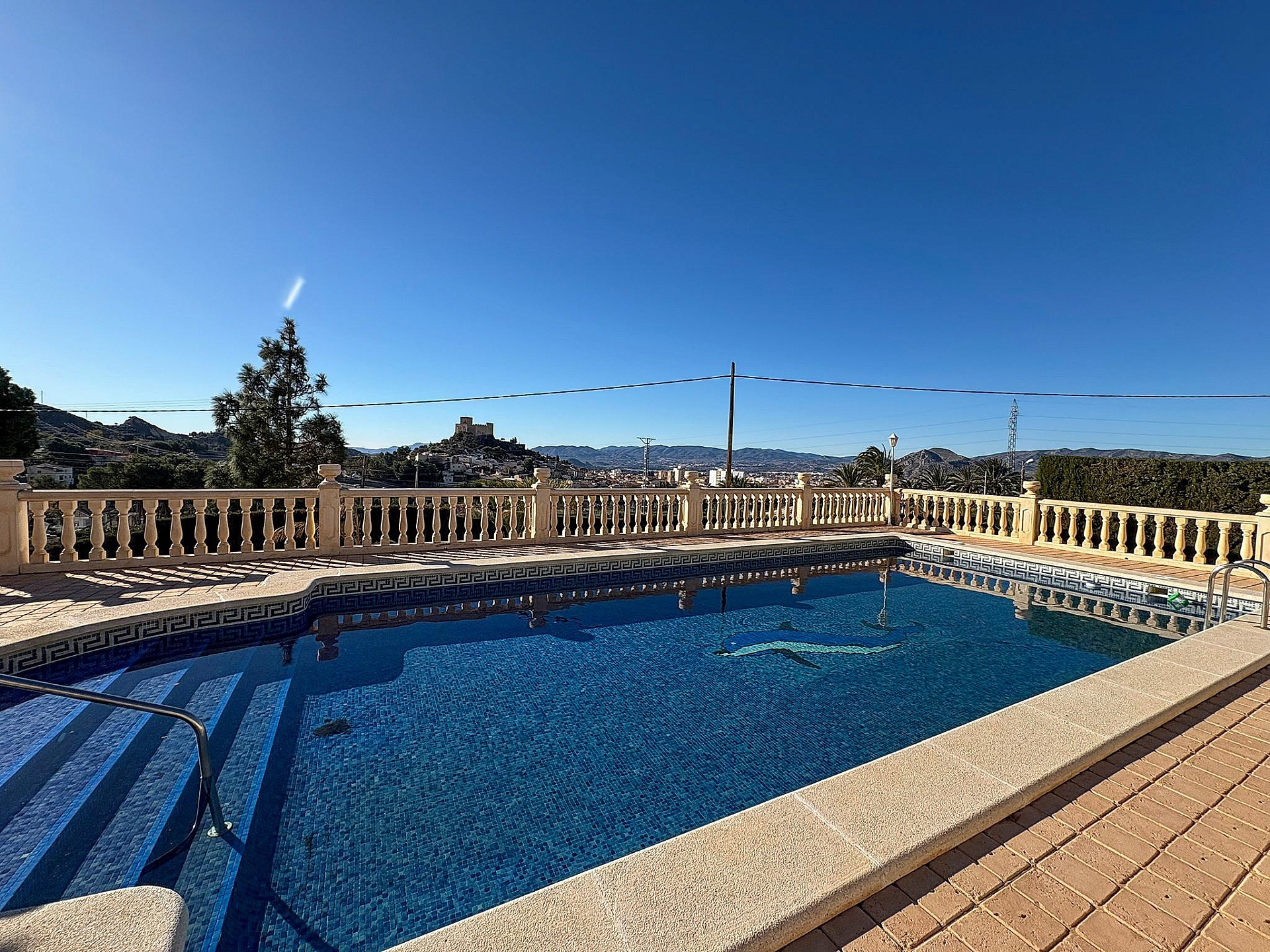 Resale - 4 Bedroom 2 Bathroom Villa in Petrer - - Alicante Resale - 4 Bedroom 2 Bathroom Villa in Petrer - - Alicante