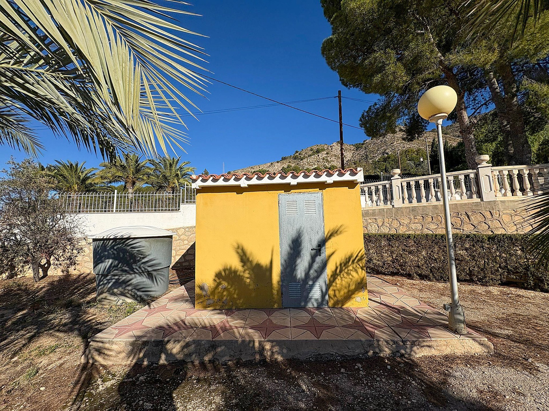 Resale - 4 Bedroom 2 Bathroom Villa in Petrer - - Alicante Resale - 4 Bedroom 2 Bathroom Villa in Petrer - - Alicante