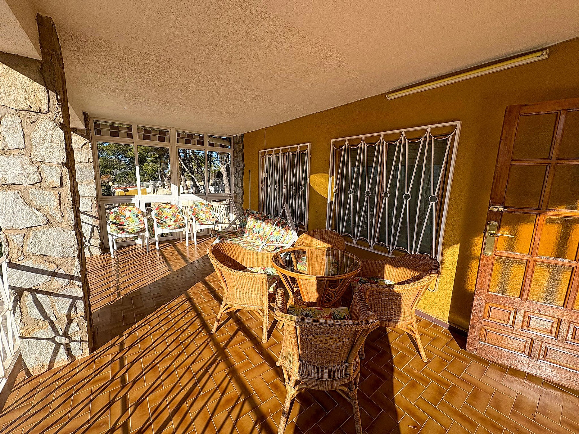 Resale - 4 Bedroom 2 Bathroom Villa in Petrer - - Alicante Resale - 4 Bedroom 2 Bathroom Villa in Petrer - - Alicante