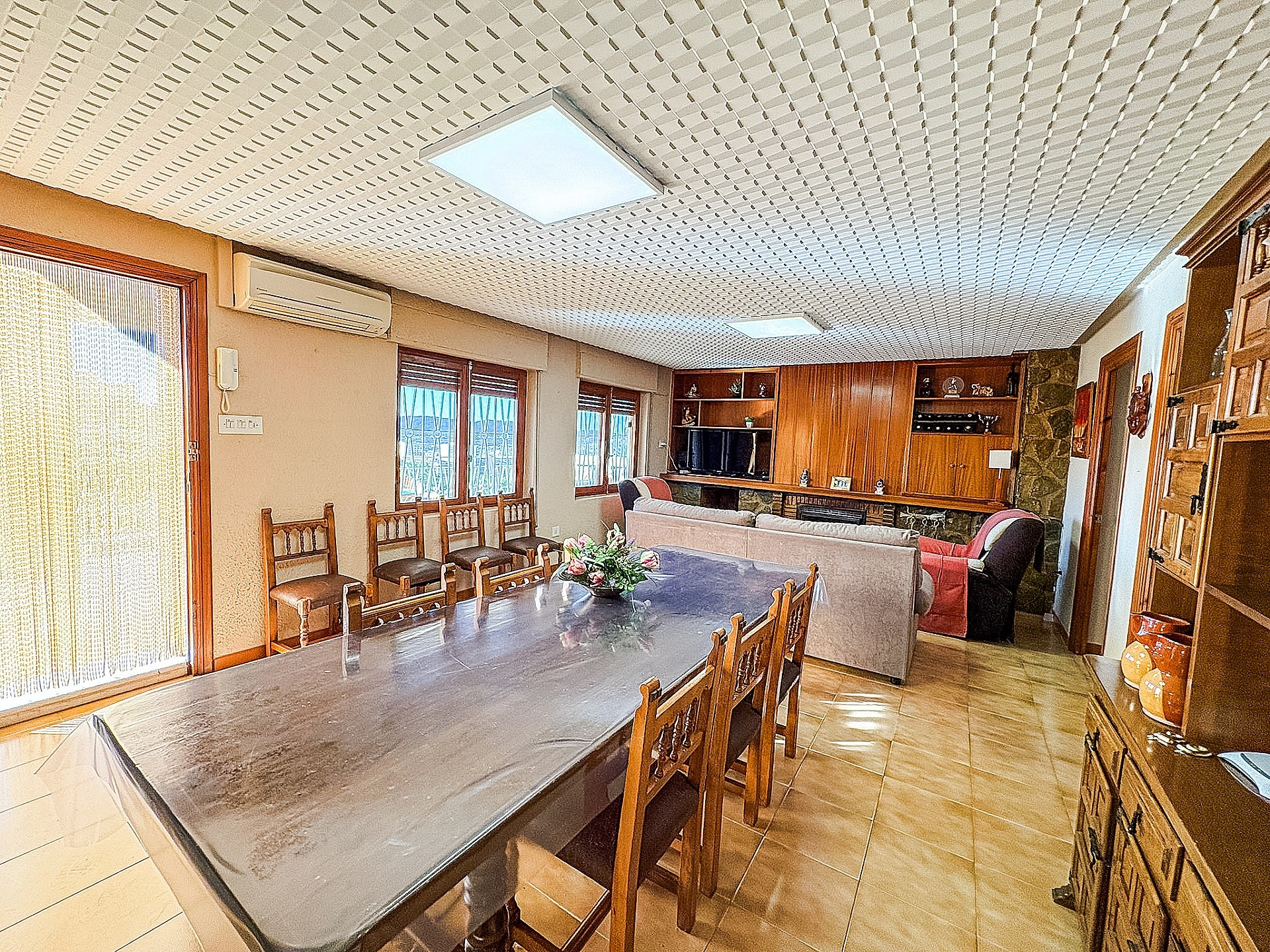 Resale - 4 Bedroom 2 Bathroom Villa in Petrer - - Alicante Resale - 4 Bedroom 2 Bathroom Villa in Petrer - - Alicante