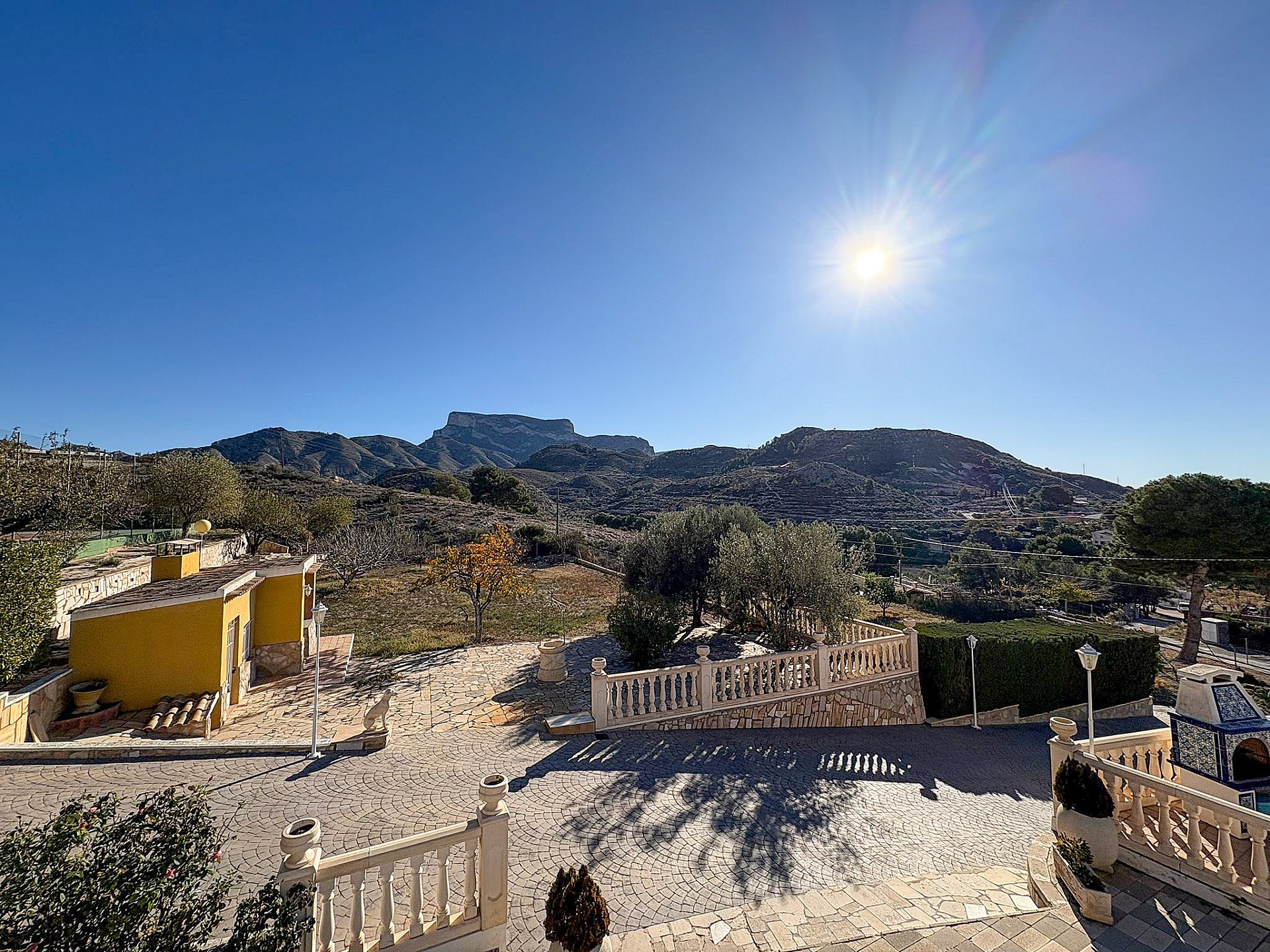 Resale - 4 Bedroom 2 Bathroom Villa in Petrer - - Alicante Resale - 4 Bedroom 2 Bathroom Villa in Petrer - - Alicante