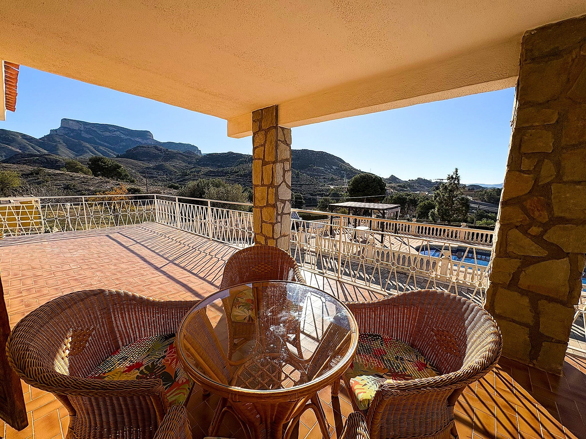 Resale - 4 Bedroom 2 Bathroom Villa in Petrer - - Alicante Resale - 4 Bedroom 2 Bathroom Villa in Petrer - - Alicante