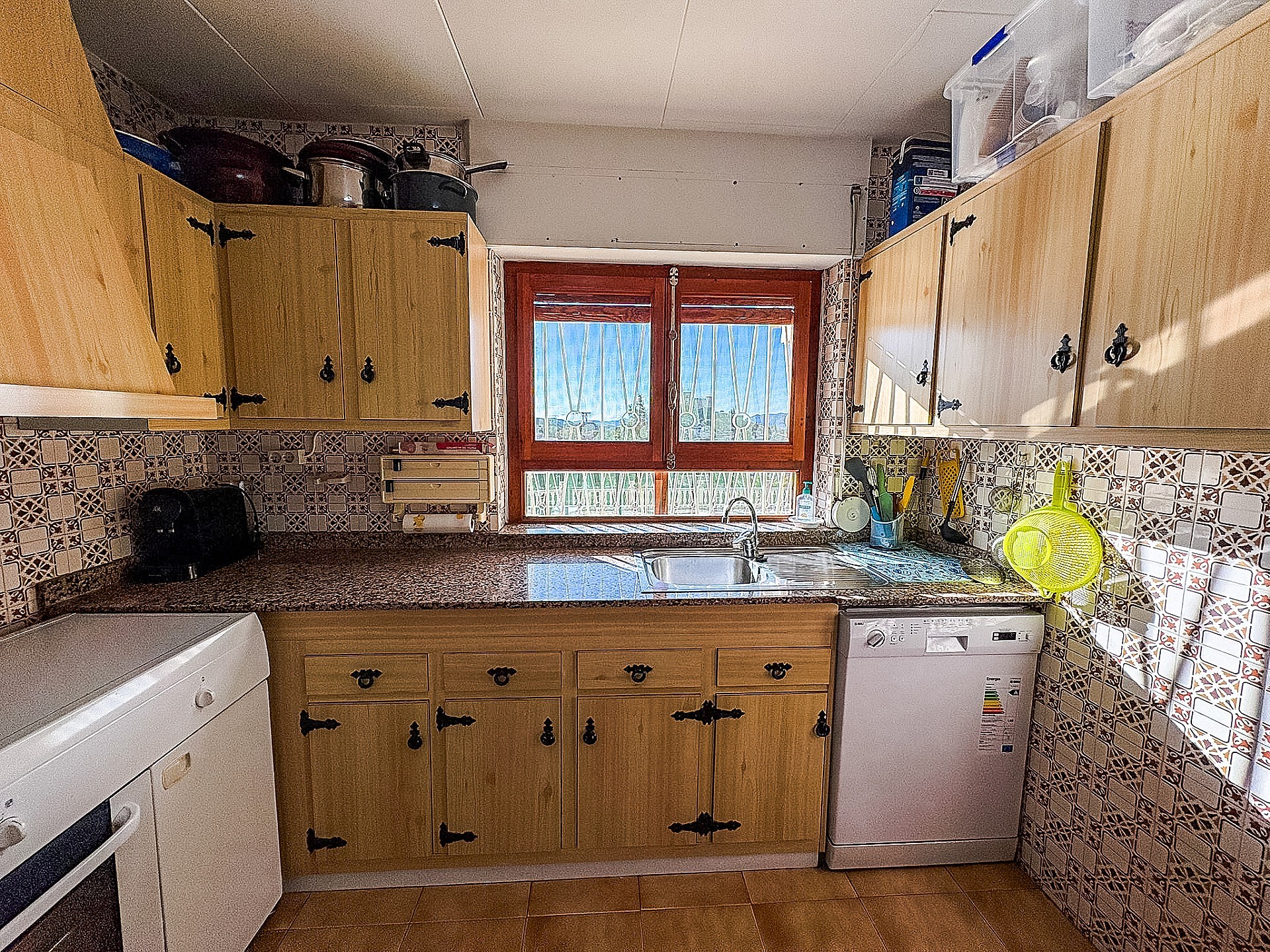 Resale - 4 Bedroom 2 Bathroom Villa in Petrer - - Alicante Resale - 4 Bedroom 2 Bathroom Villa in Petrer - - Alicante