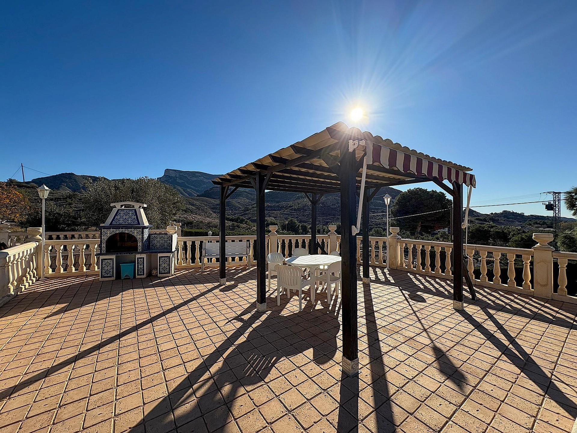 Resale - 4 Bedroom 2 Bathroom Villa in Petrer - - Alicante Resale - 4 Bedroom 2 Bathroom Villa in Petrer - - Alicante