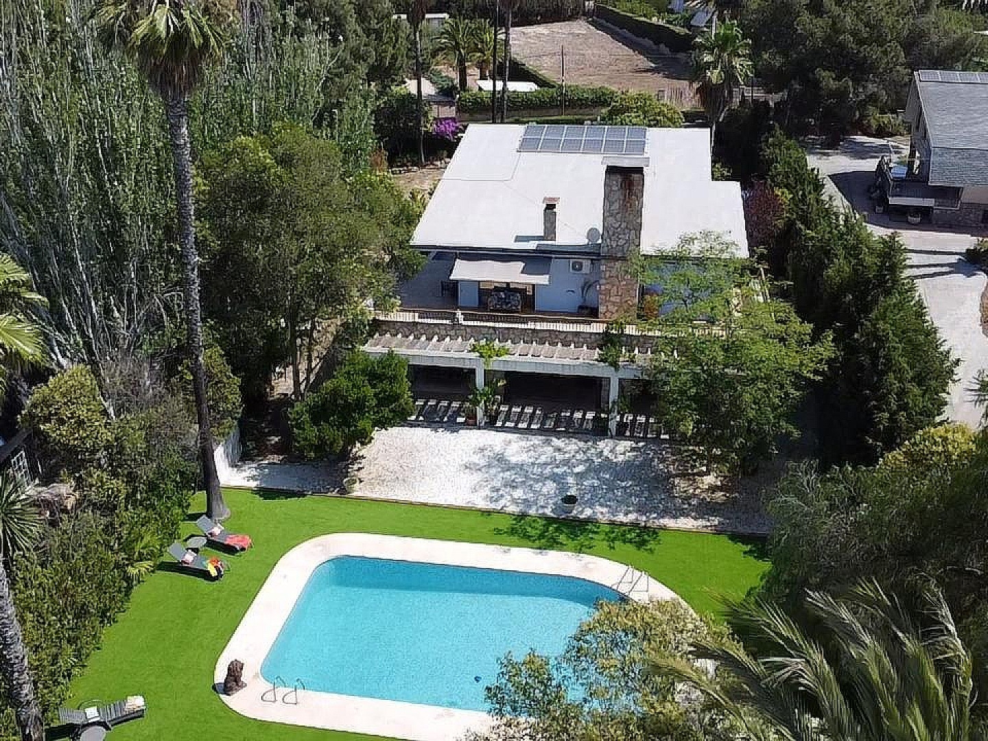 4 Bedroom 3 Bathroom Villa in Petrer