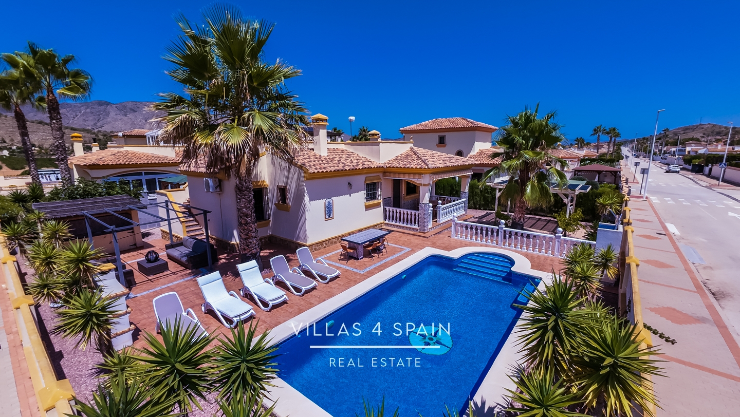 3 Bed 2 Bath Villa with Private Pool and Parking in Hondon de los Frailes 