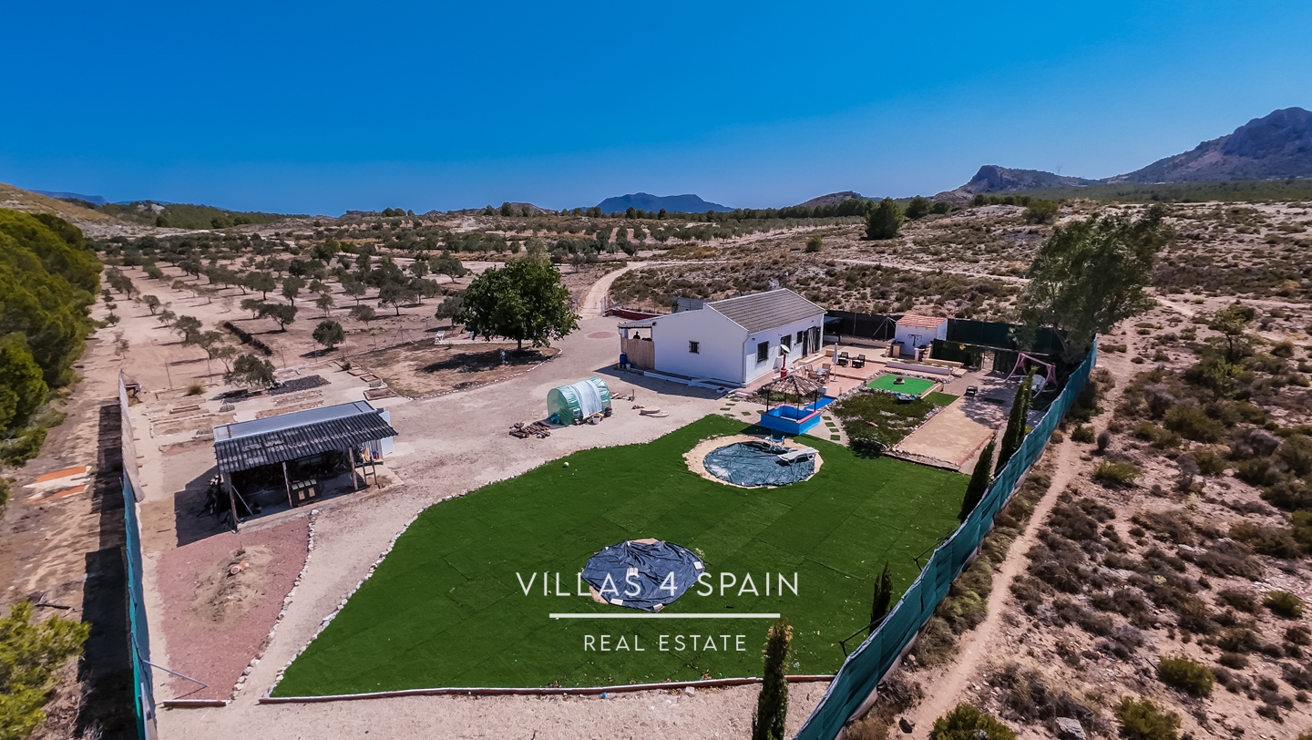 2 Bed 2 Bath Country Villa with 16.550m2 plot in Sax
