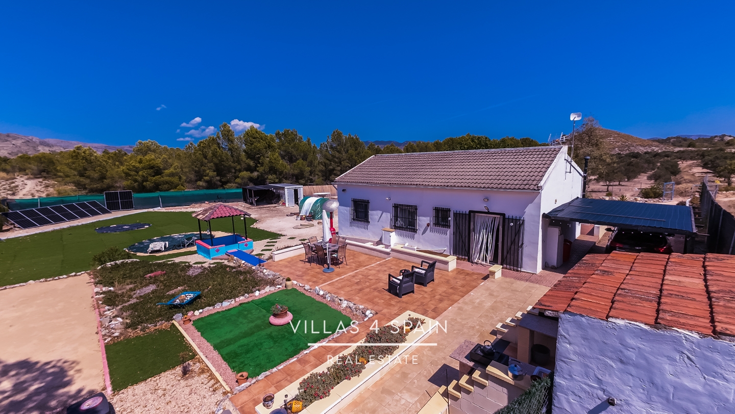 2 Bed 2 Bath Country Villa with 16.550m2 plot in Sax