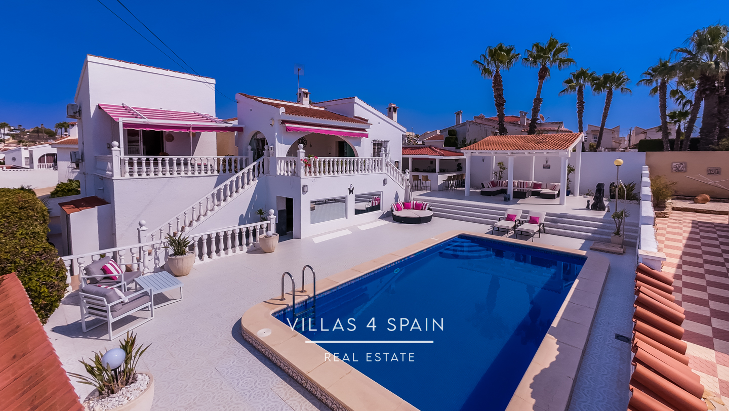 Resale - 4 Bed 4 Bath Villa with Private Pool and Garage Parking in Ciudad Quesada - CALLE PICASSO - Alicante Resale - 4 Bed 4 Bath Villa with Private Pool and Garage Parking in Ciudad Quesada - CALLE PICASSO - Alicante