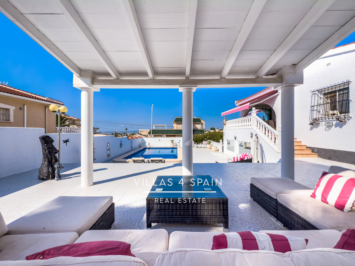 Resale - 4 Bed 4 Bath Villa with Private Pool and Garage Parking in Ciudad Quesada - CALLE PICASSO - Alicante Resale - 4 Bed 4 Bath Villa with Private Pool and Garage Parking in Ciudad Quesada - CALLE PICASSO - Alicante