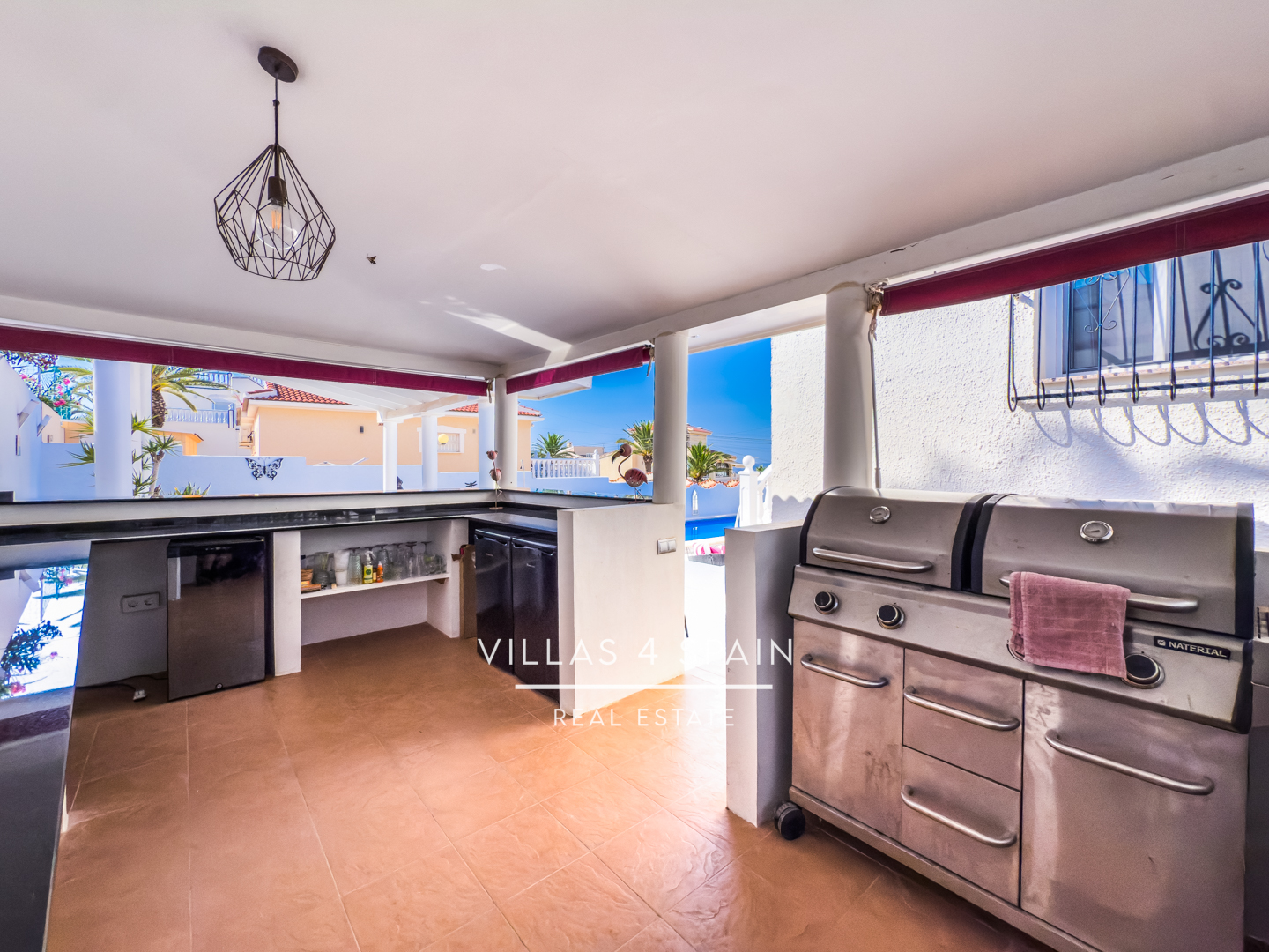 Resale - 4 Bed 4 Bath Villa with Private Pool and Garage Parking in Ciudad Quesada - CALLE PICASSO - Alicante Resale - 4 Bed 4 Bath Villa with Private Pool and Garage Parking in Ciudad Quesada - CALLE PICASSO - Alicante