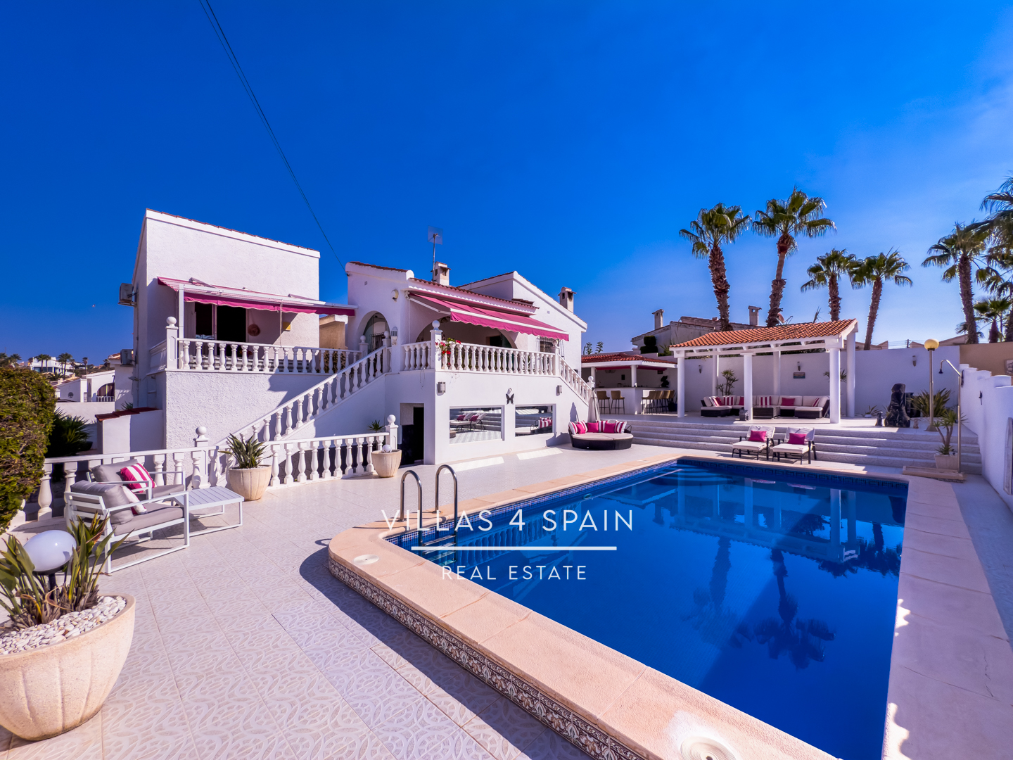 Resale - 4 Bed 4 Bath Villa with Private Pool and Garage Parking in Ciudad Quesada - CALLE PICASSO - Alicante Resale - 4 Bed 4 Bath Villa with Private Pool and Garage Parking in Ciudad Quesada - CALLE PICASSO - Alicante