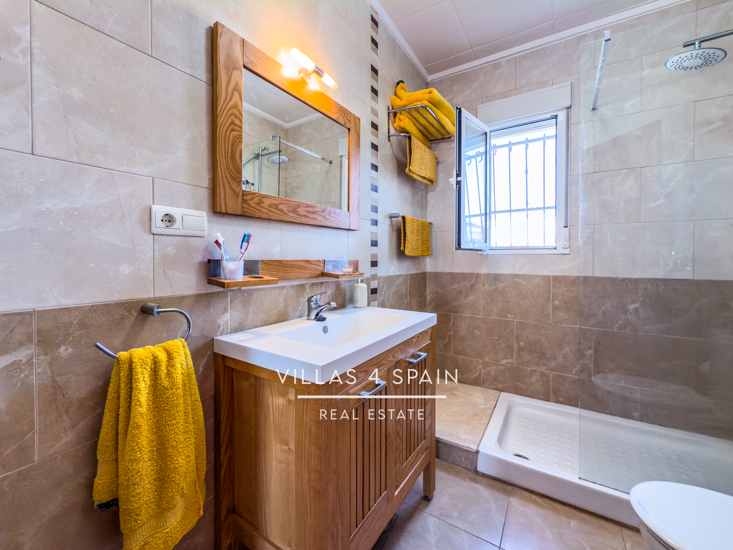 Resale - 4 Bed 4 Bath Villa with Private Pool and Garage Parking in Ciudad Quesada - CALLE PICASSO - Alicante Resale - 4 Bed 4 Bath Villa with Private Pool and Garage Parking in Ciudad Quesada - CALLE PICASSO - Alicante