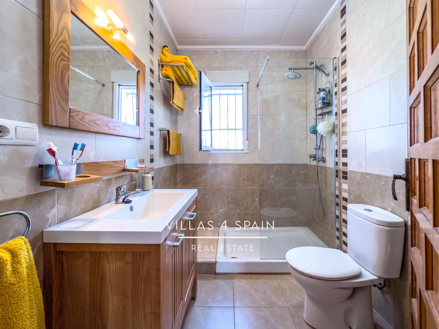 Resale - 4 Bed 4 Bath Villa with Private Pool and Garage Parking in Ciudad Quesada - CALLE PICASSO - Alicante Resale - 4 Bed 4 Bath Villa with Private Pool and Garage Parking in Ciudad Quesada - CALLE PICASSO - Alicante