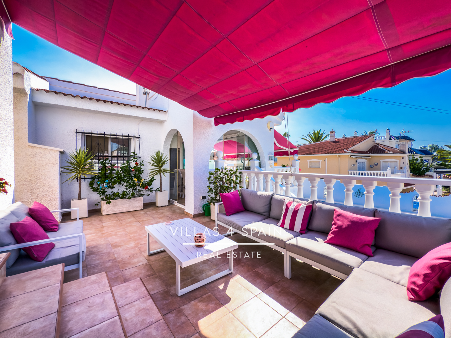 Resale - 4 Bed 4 Bath Villa with Private Pool and Garage Parking in Ciudad Quesada - CALLE PICASSO - Alicante Resale - 4 Bed 4 Bath Villa with Private Pool and Garage Parking in Ciudad Quesada - CALLE PICASSO - Alicante