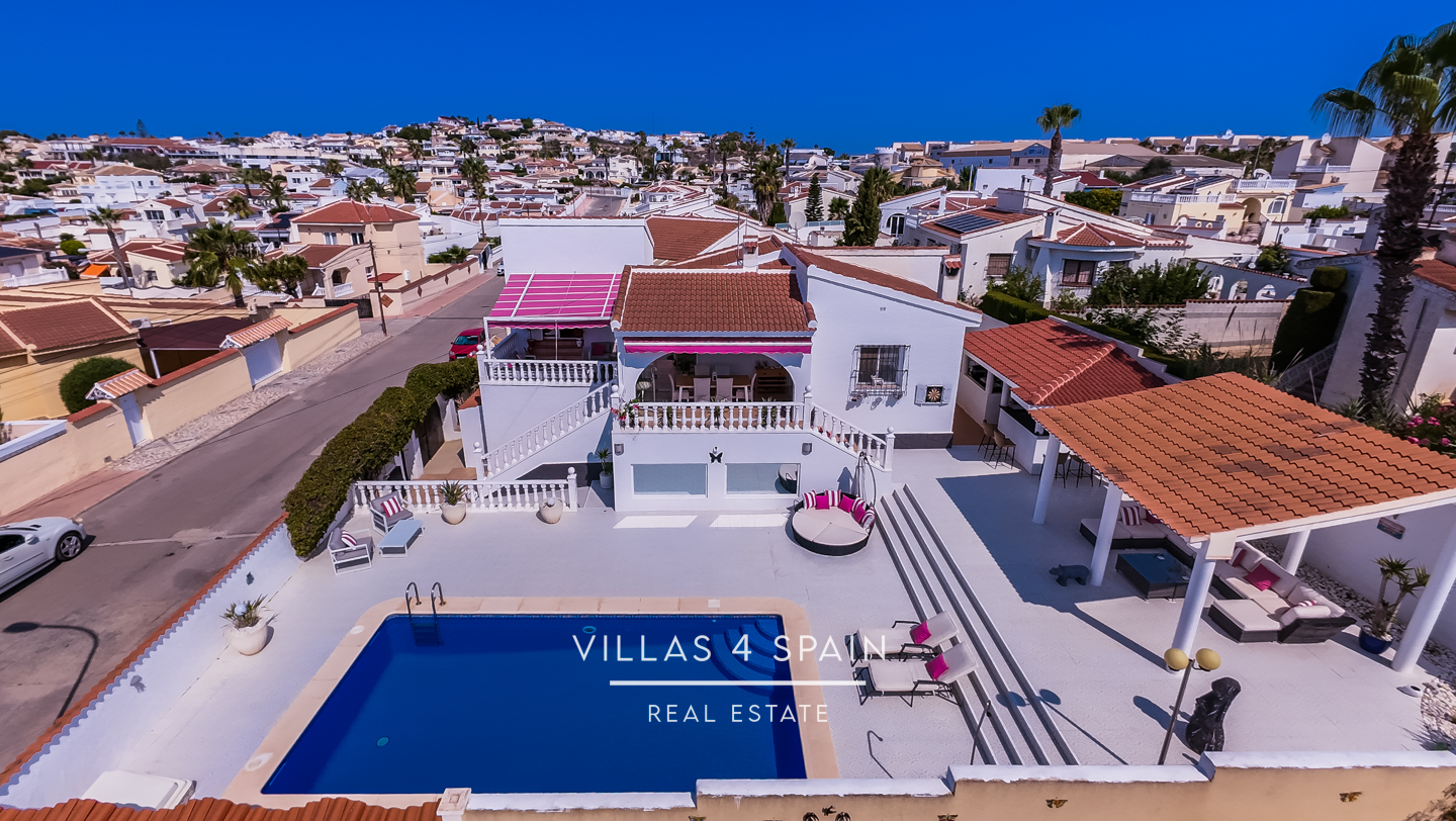 Resale - 4 Bed 4 Bath Villa with Private Pool and Garage Parking in Ciudad Quesada - CALLE PICASSO - Alicante Resale - 4 Bed 4 Bath Villa with Private Pool and Garage Parking in Ciudad Quesada - CALLE PICASSO - Alicante