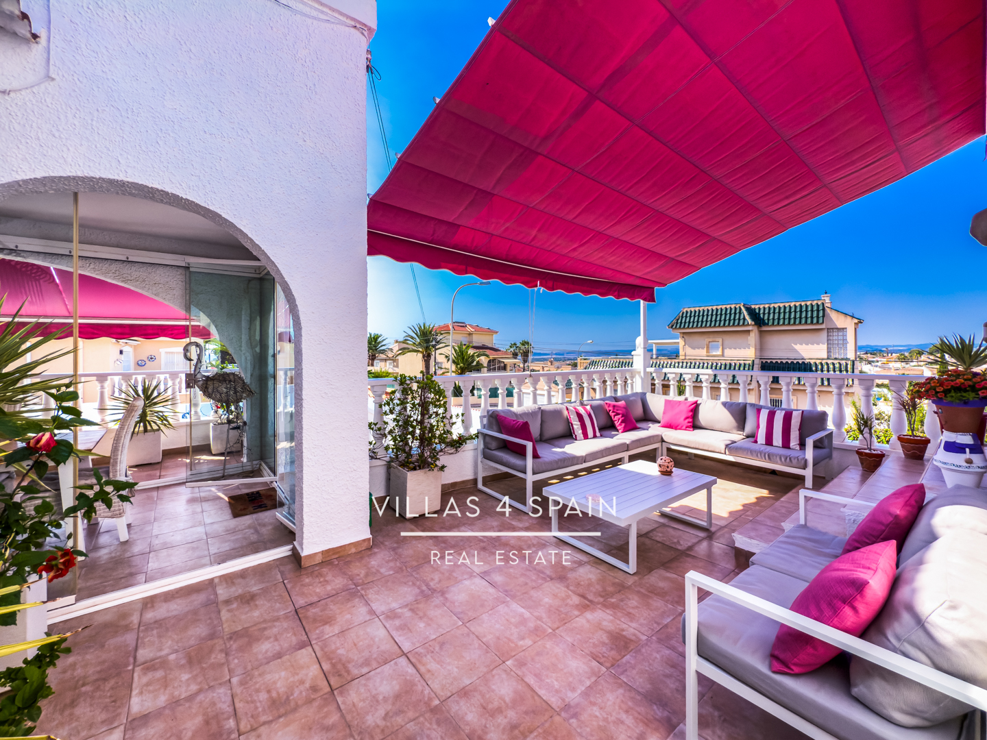 Resale - 4 Bed 4 Bath Villa with Private Pool and Garage Parking in Ciudad Quesada - CALLE PICASSO - Alicante Resale - 4 Bed 4 Bath Villa with Private Pool and Garage Parking in Ciudad Quesada - CALLE PICASSO - Alicante