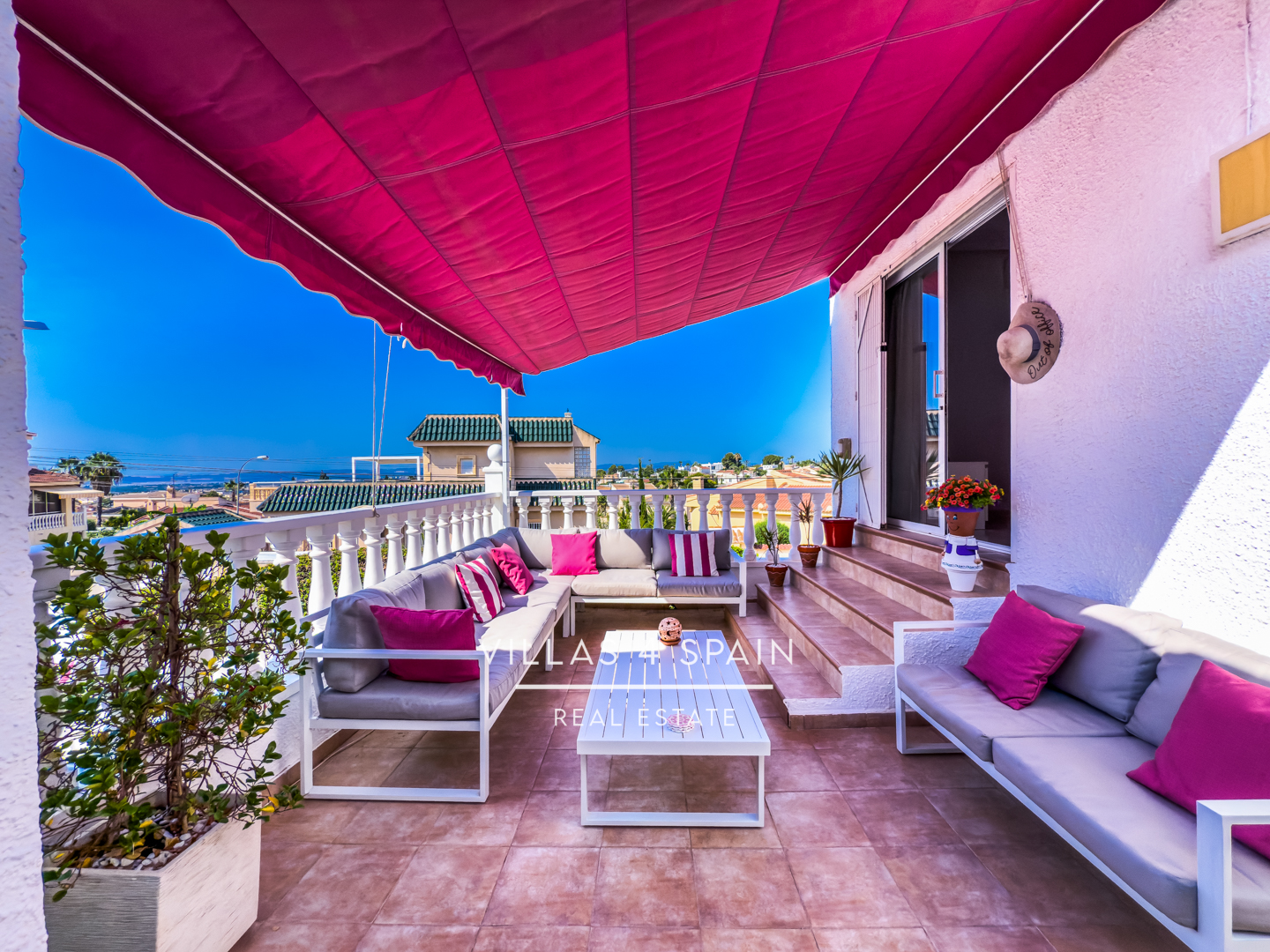 Resale - 4 Bed 4 Bath Villa with Private Pool and Garage Parking in Ciudad Quesada - CALLE PICASSO - Alicante Resale - 4 Bed 4 Bath Villa with Private Pool and Garage Parking in Ciudad Quesada - CALLE PICASSO - Alicante