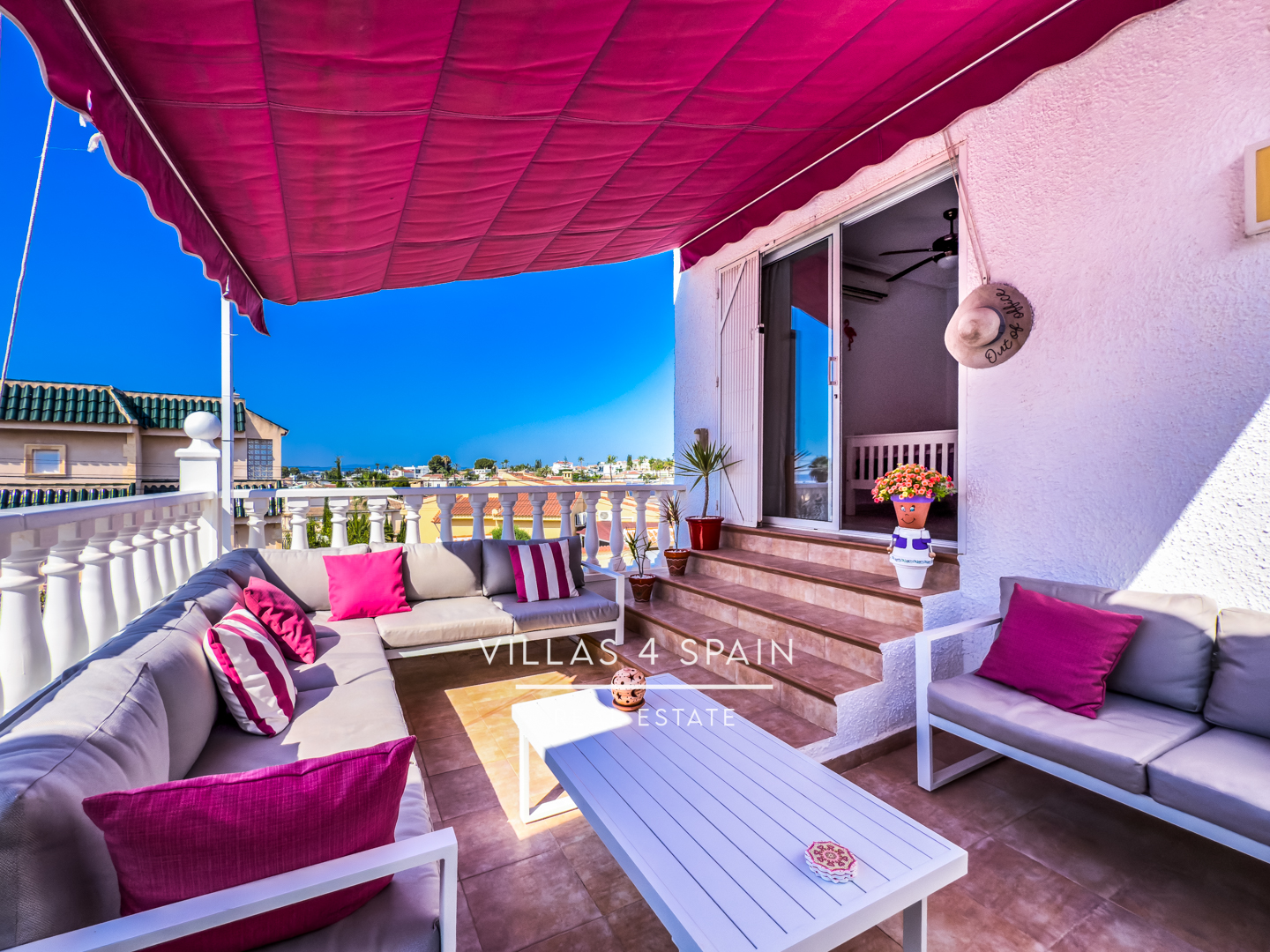 Resale - 4 Bed 4 Bath Villa with Private Pool and Garage Parking in Ciudad Quesada - CALLE PICASSO - Alicante Resale - 4 Bed 4 Bath Villa with Private Pool and Garage Parking in Ciudad Quesada - CALLE PICASSO - Alicante