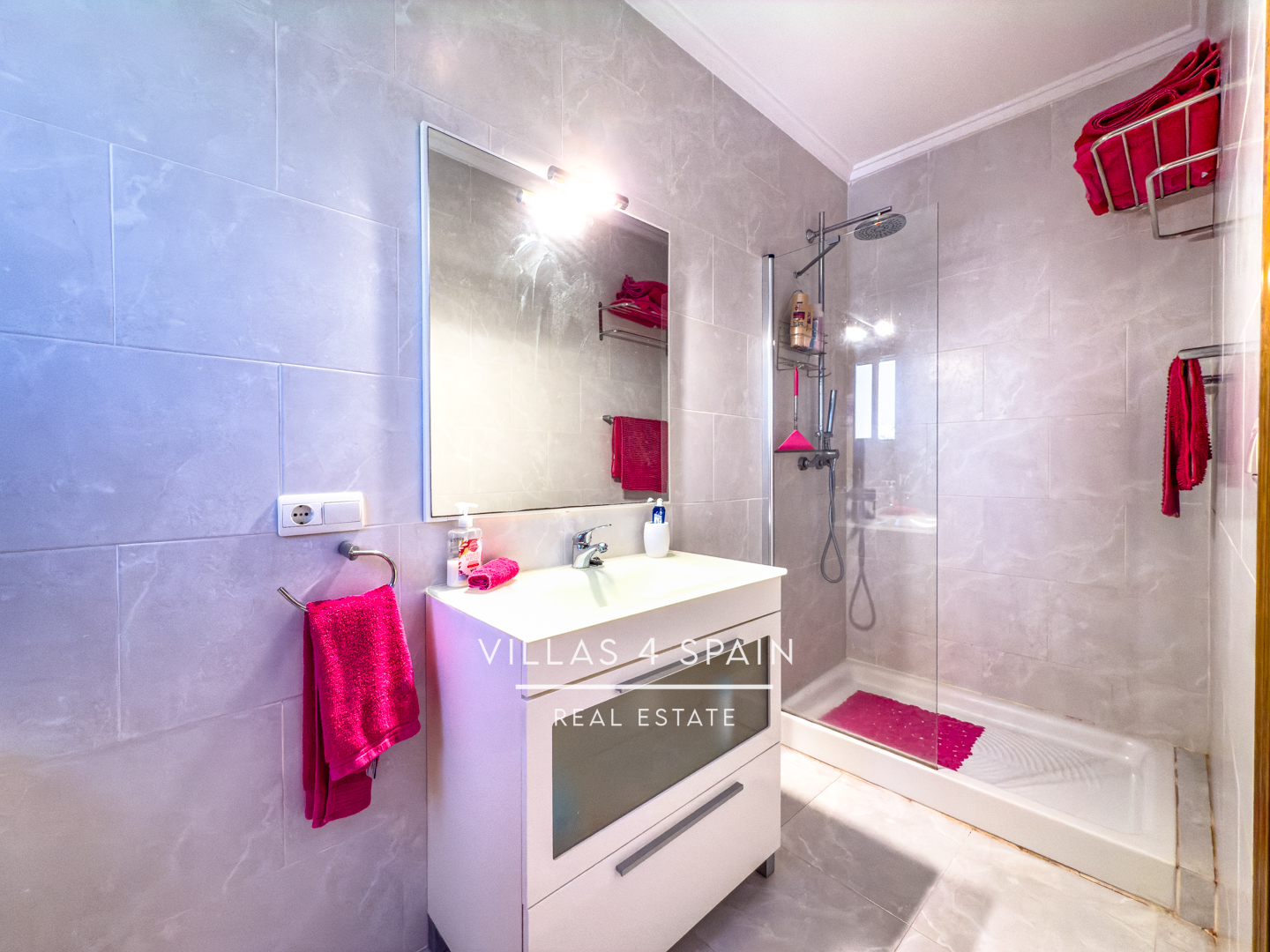 Resale - 4 Bed 4 Bath Villa with Private Pool and Garage Parking in Ciudad Quesada - CALLE PICASSO - Alicante Resale - 4 Bed 4 Bath Villa with Private Pool and Garage Parking in Ciudad Quesada - CALLE PICASSO - Alicante