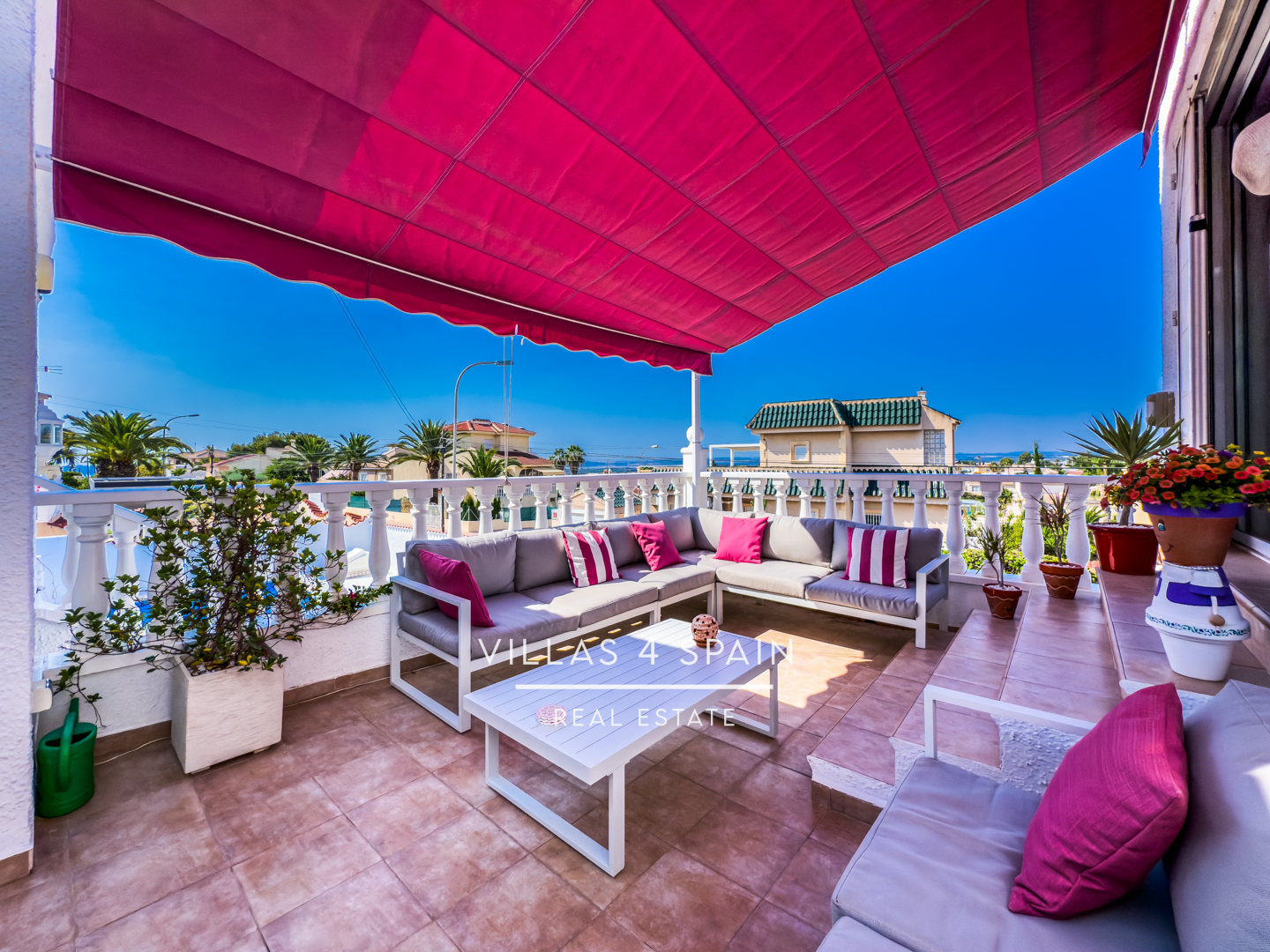 Resale - 4 Bed 4 Bath Villa with Private Pool and Garage Parking in Ciudad Quesada - CALLE PICASSO - Alicante Resale - 4 Bed 4 Bath Villa with Private Pool and Garage Parking in Ciudad Quesada - CALLE PICASSO - Alicante