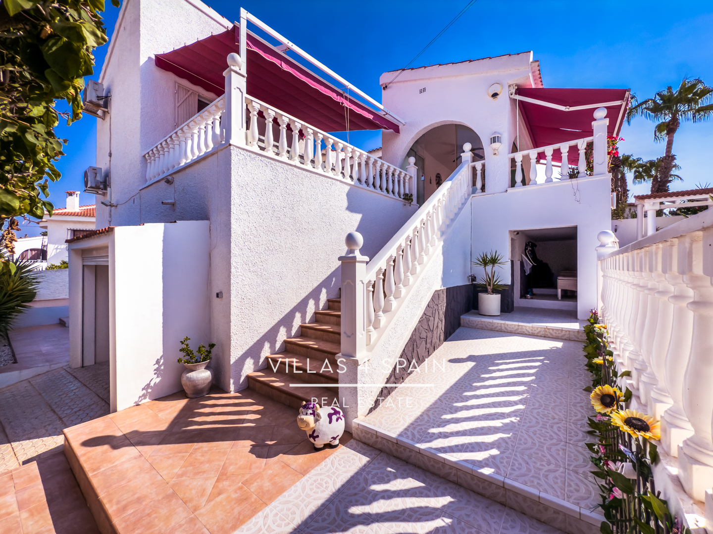 Resale - 4 Bed 4 Bath Villa with Private Pool and Garage Parking in Ciudad Quesada - CALLE PICASSO - Alicante Resale - 4 Bed 4 Bath Villa with Private Pool and Garage Parking in Ciudad Quesada - CALLE PICASSO - Alicante