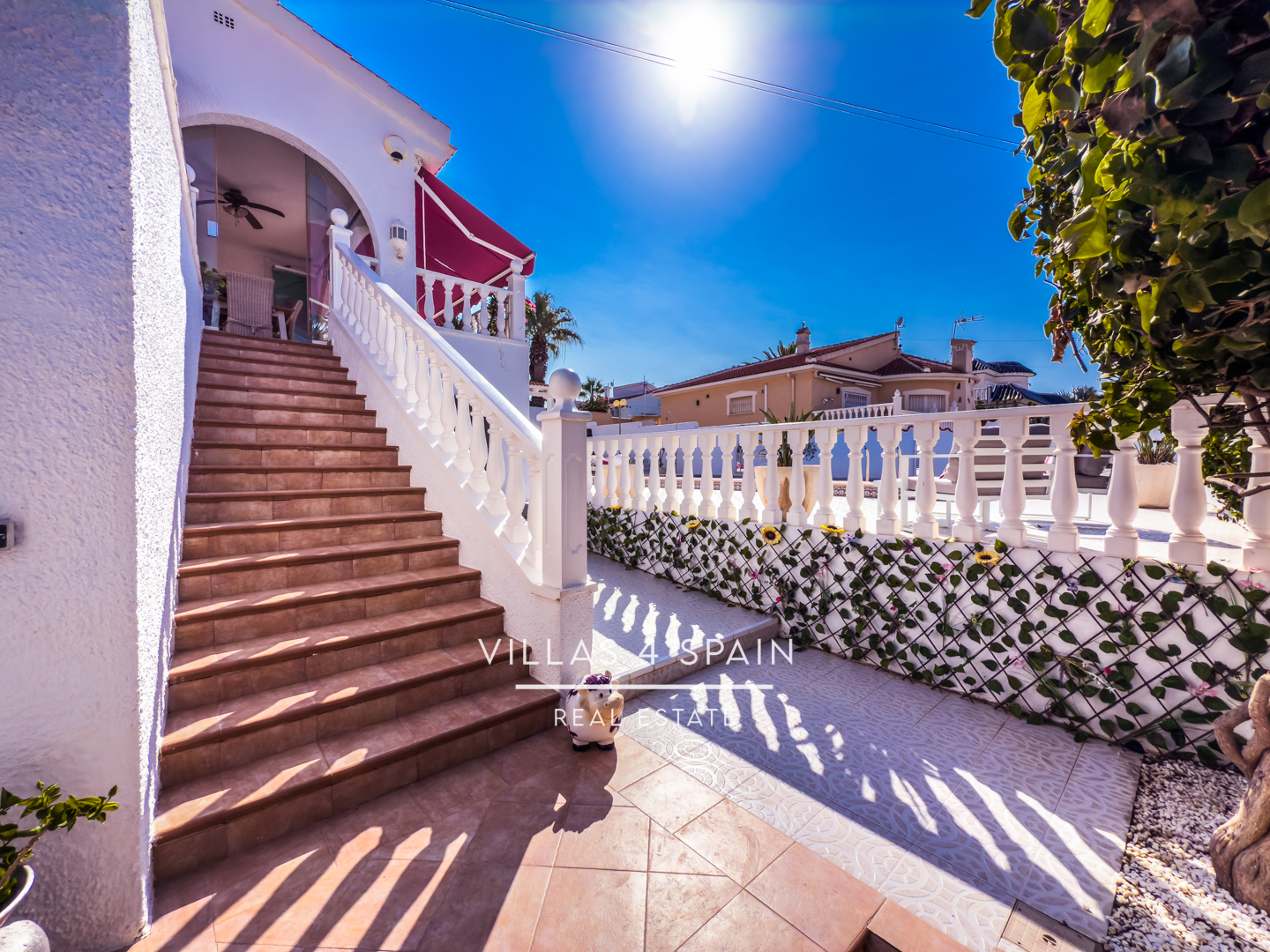 Resale - 4 Bed 4 Bath Villa with Private Pool and Garage Parking in Ciudad Quesada - CALLE PICASSO - Alicante Resale - 4 Bed 4 Bath Villa with Private Pool and Garage Parking in Ciudad Quesada - CALLE PICASSO - Alicante