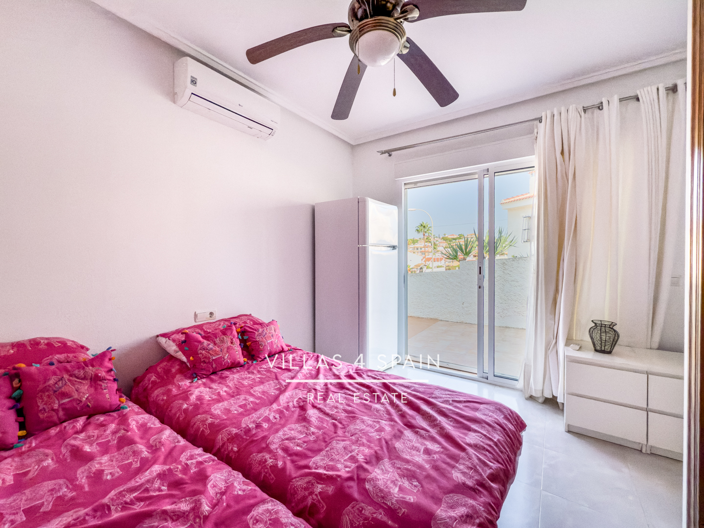 Resale - 4 Bed 4 Bath Villa with Private Pool and Garage Parking in Ciudad Quesada - CALLE PICASSO - Alicante Resale - 4 Bed 4 Bath Villa with Private Pool and Garage Parking in Ciudad Quesada - CALLE PICASSO - Alicante