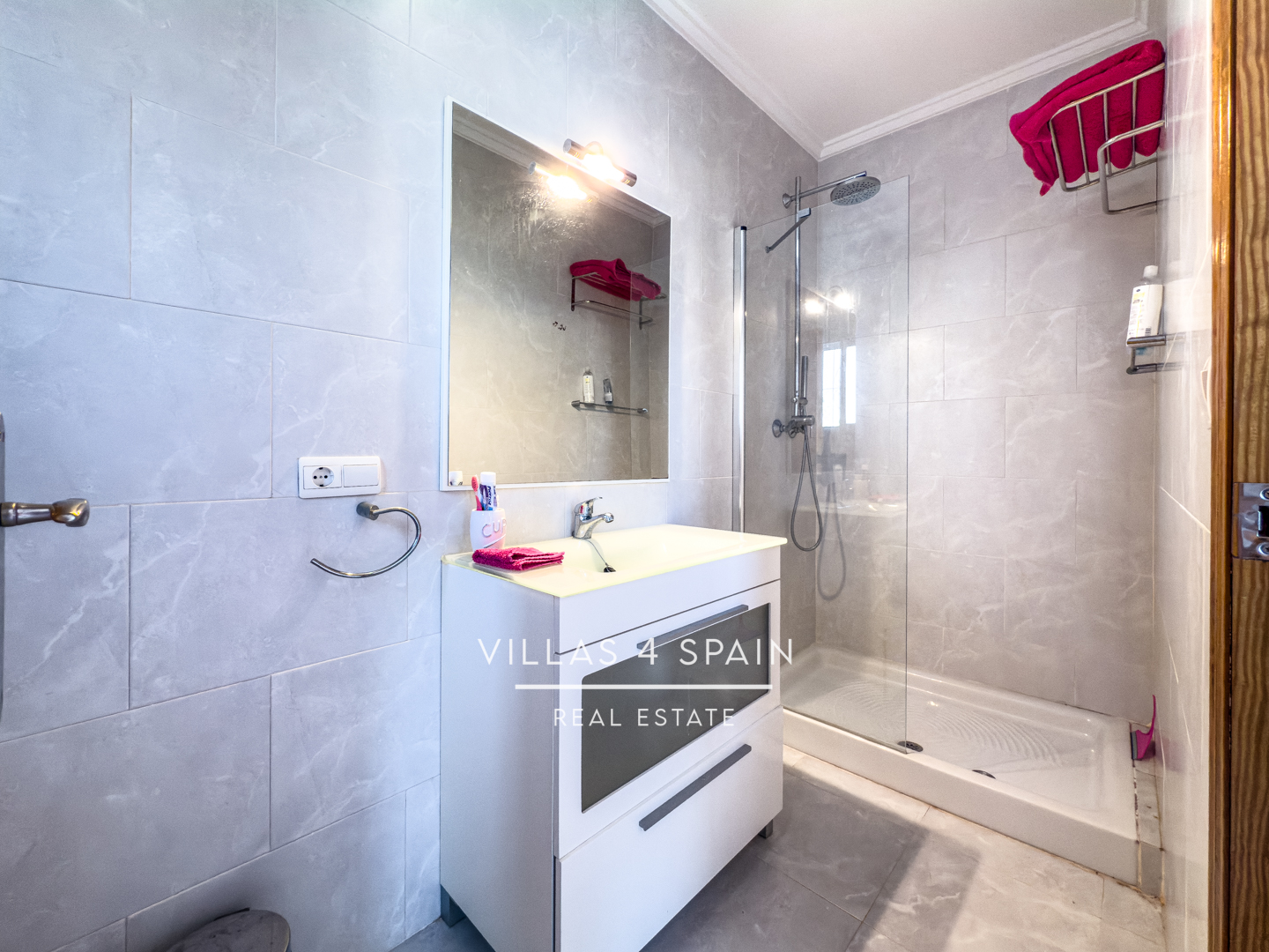 Resale - 4 Bed 4 Bath Villa with Private Pool and Garage Parking in Ciudad Quesada - CALLE PICASSO - Alicante Resale - 4 Bed 4 Bath Villa with Private Pool and Garage Parking in Ciudad Quesada - CALLE PICASSO - Alicante