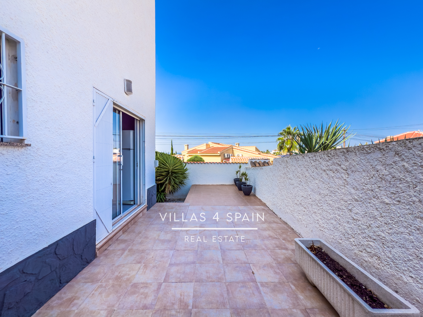 Resale - 4 Bed 4 Bath Villa with Private Pool and Garage Parking in Ciudad Quesada - CALLE PICASSO - Alicante Resale - 4 Bed 4 Bath Villa with Private Pool and Garage Parking in Ciudad Quesada - CALLE PICASSO - Alicante