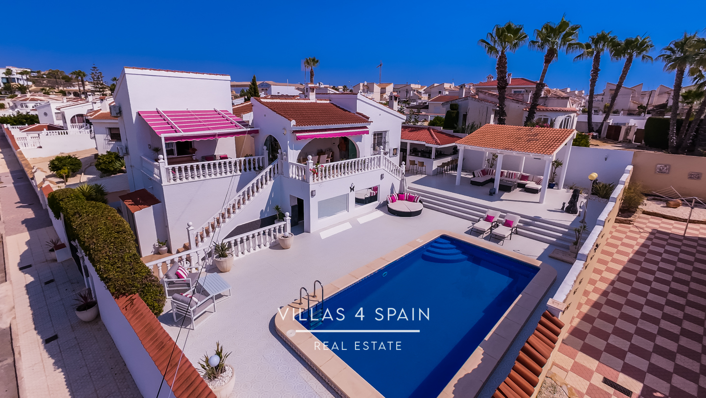 Resale - 4 Bed 4 Bath Villa with Private Pool and Garage Parking in Ciudad Quesada - CALLE PICASSO - Alicante Resale - 4 Bed 4 Bath Villa with Private Pool and Garage Parking in Ciudad Quesada - CALLE PICASSO - Alicante