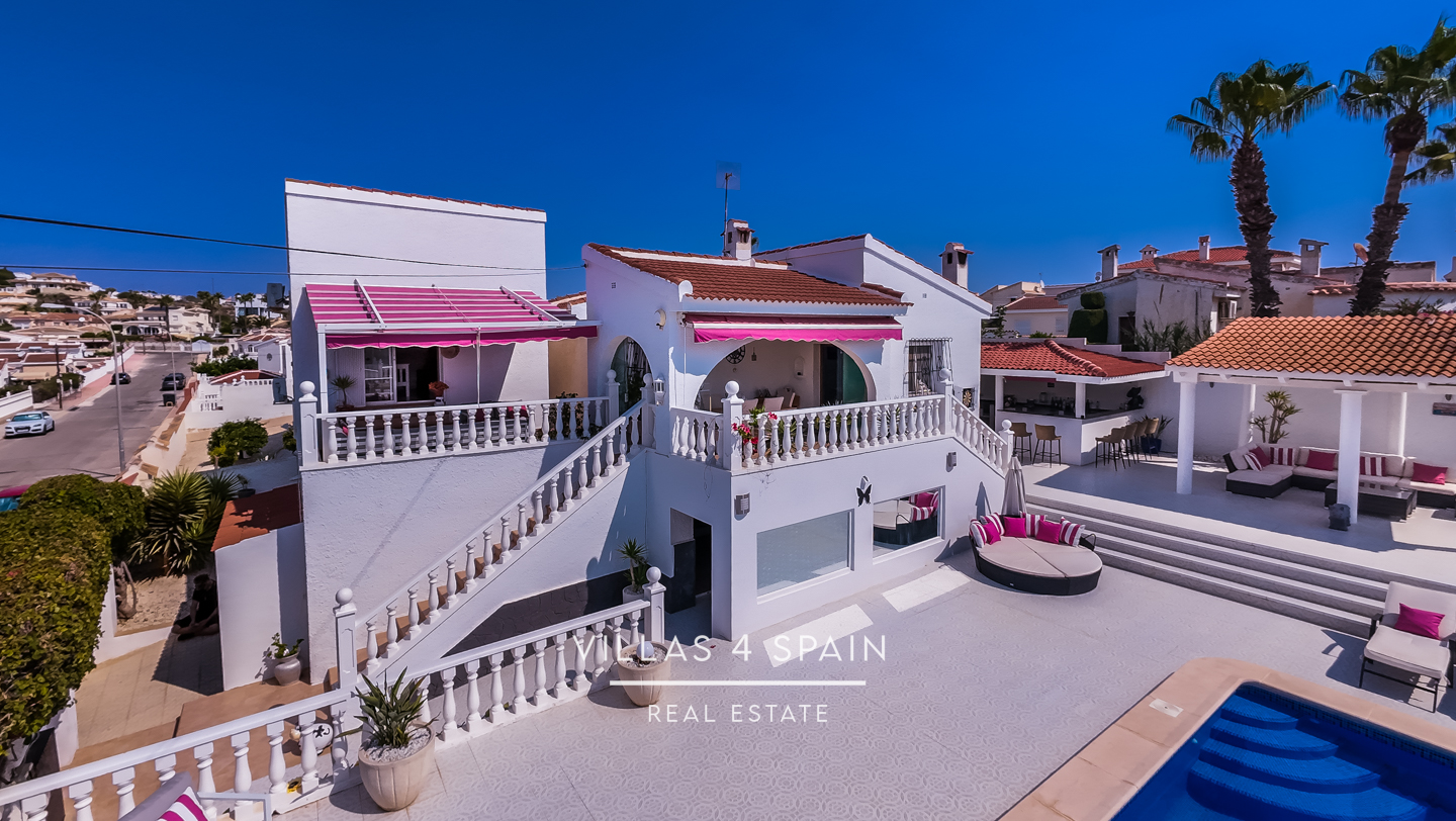 Resale - 4 Bed 4 Bath Villa with Private Pool and Garage Parking in Ciudad Quesada - CALLE PICASSO - Alicante Resale - 4 Bed 4 Bath Villa with Private Pool and Garage Parking in Ciudad Quesada - CALLE PICASSO - Alicante