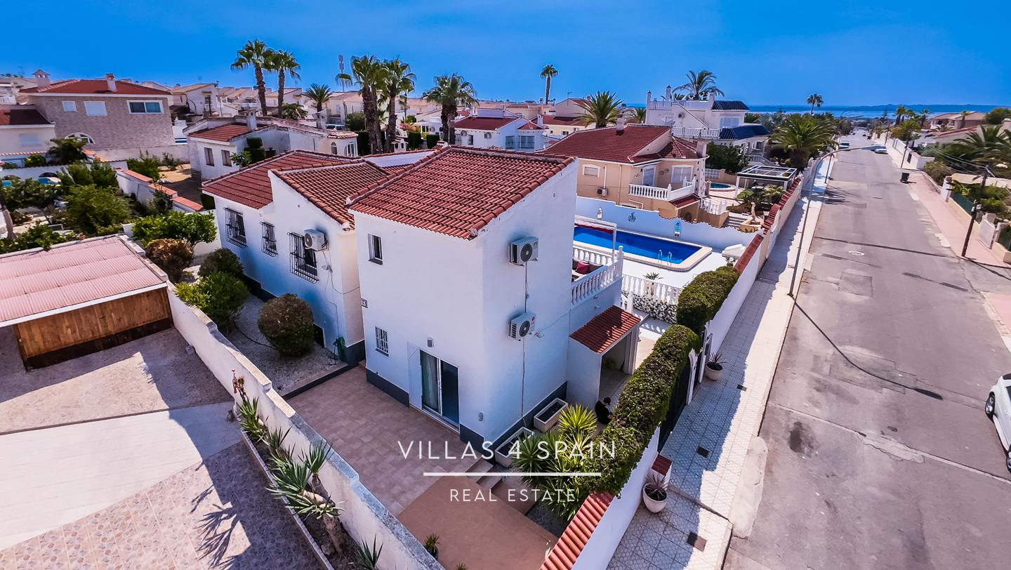 Resale - 4 Bed 4 Bath Villa with Private Pool and Garage Parking in Ciudad Quesada - CALLE PICASSO - Alicante Resale - 4 Bed 4 Bath Villa with Private Pool and Garage Parking in Ciudad Quesada - CALLE PICASSO - Alicante
