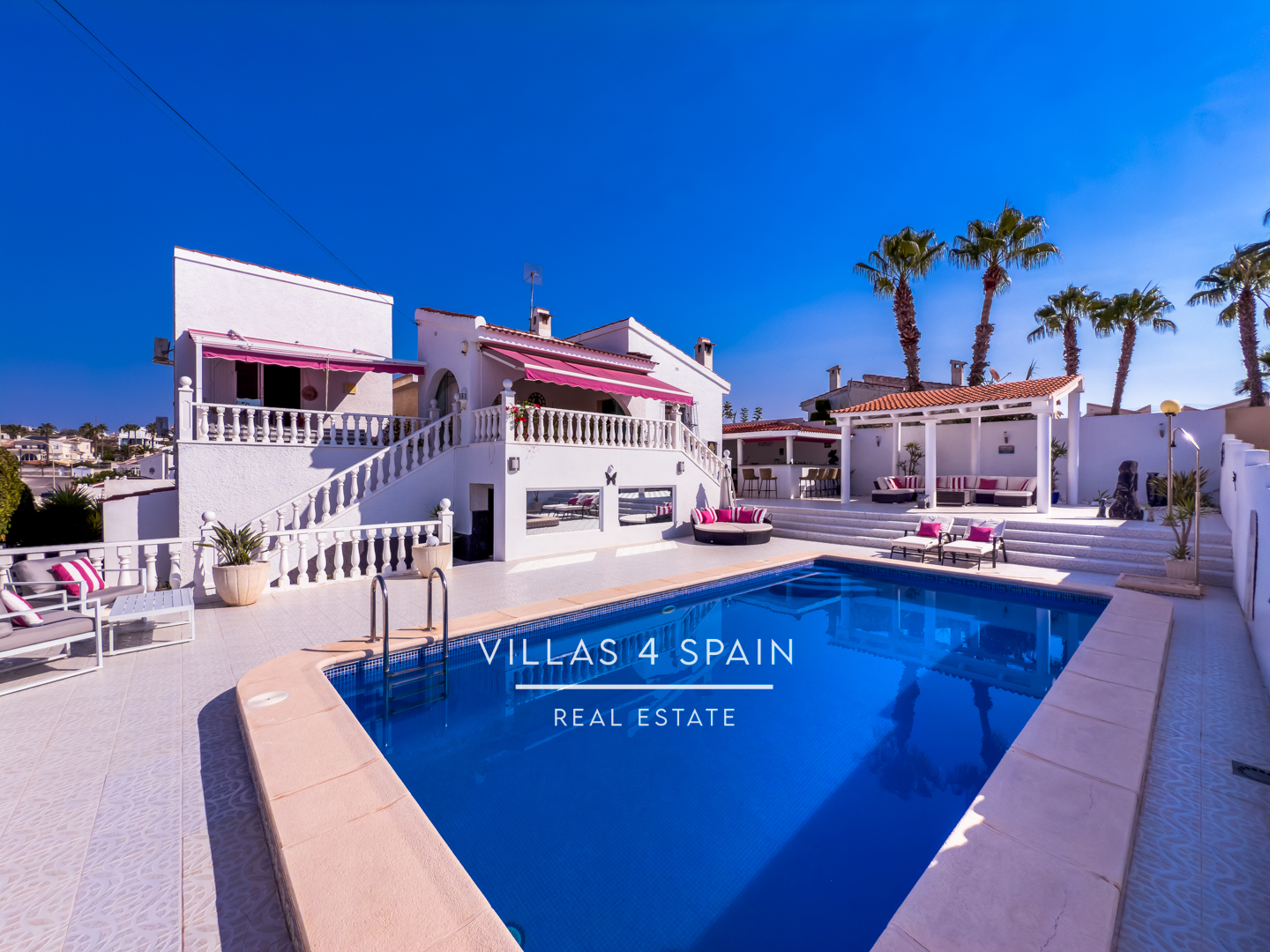 Resale - 4 Bed 4 Bath Villa with Private Pool and Garage Parking in Ciudad Quesada - CALLE PICASSO - Alicante Resale - 4 Bed 4 Bath Villa with Private Pool and Garage Parking in Ciudad Quesada - CALLE PICASSO - Alicante