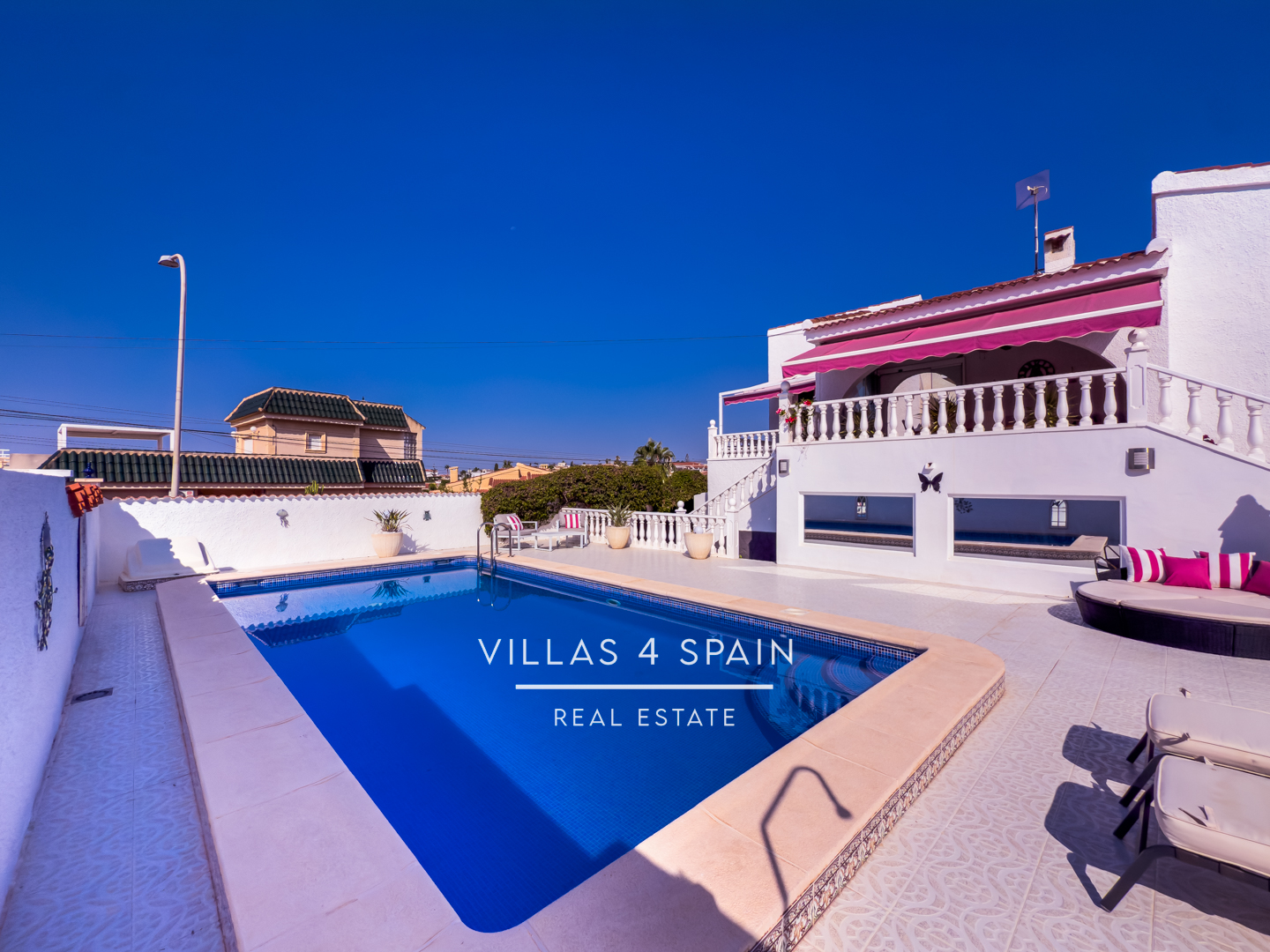 Resale - 4 Bed 4 Bath Villa with Private Pool and Garage Parking in Ciudad Quesada - CALLE PICASSO - Alicante Resale - 4 Bed 4 Bath Villa with Private Pool and Garage Parking in Ciudad Quesada - CALLE PICASSO - Alicante