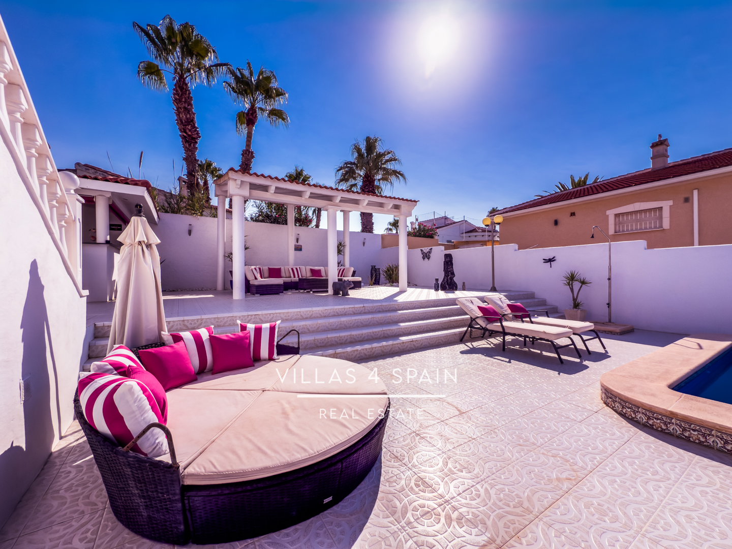 Resale - 4 Bed 4 Bath Villa with Private Pool and Garage Parking in Ciudad Quesada - CALLE PICASSO - Alicante Resale - 4 Bed 4 Bath Villa with Private Pool and Garage Parking in Ciudad Quesada - CALLE PICASSO - Alicante