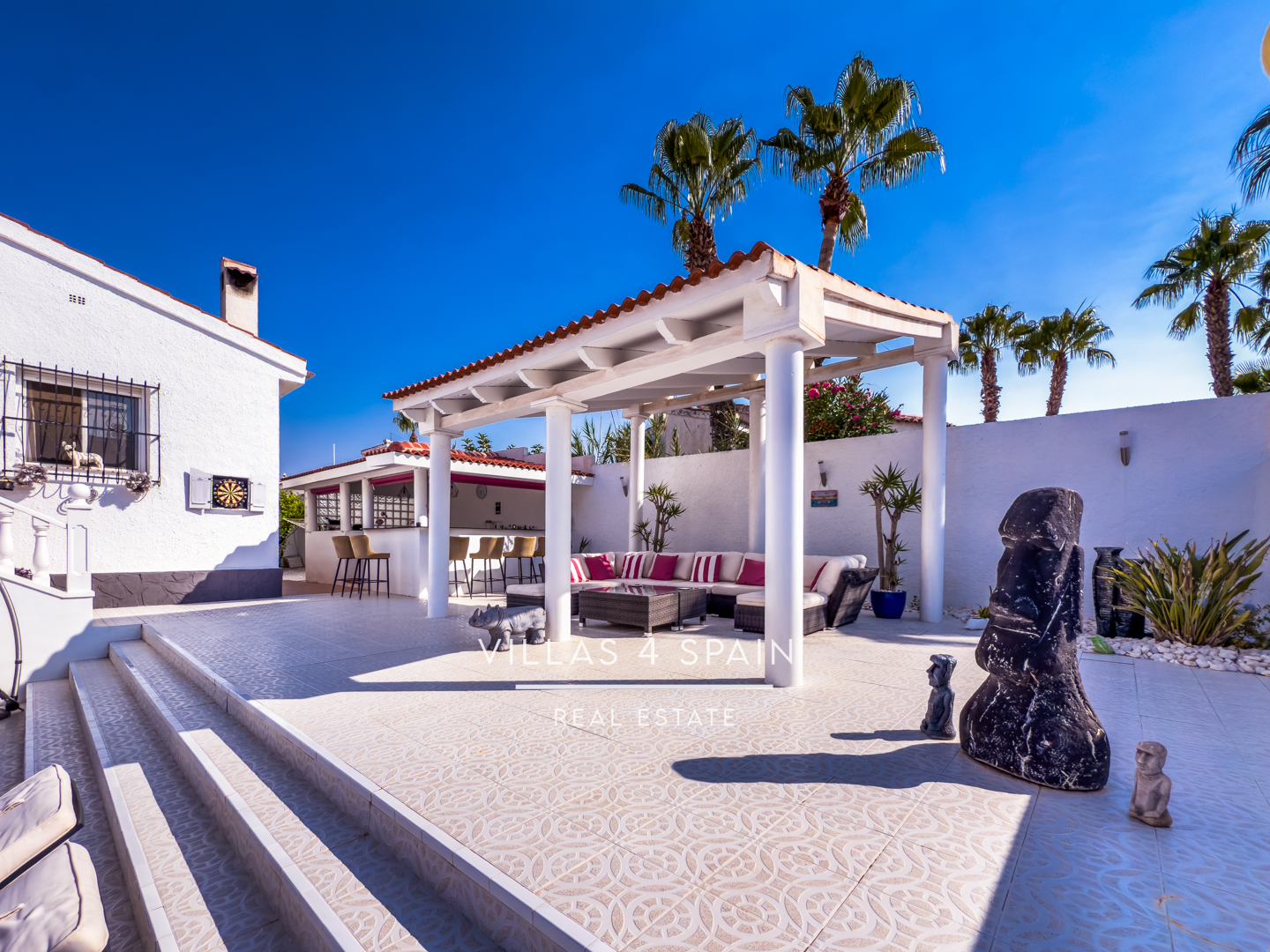 Resale - 4 Bed 4 Bath Villa with Private Pool and Garage Parking in Ciudad Quesada - CALLE PICASSO - Alicante Resale - 4 Bed 4 Bath Villa with Private Pool and Garage Parking in Ciudad Quesada - CALLE PICASSO - Alicante