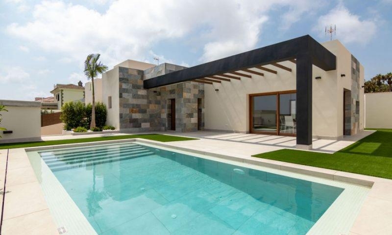 3 Bedroom 4 Bathroom villa in Torrevieja