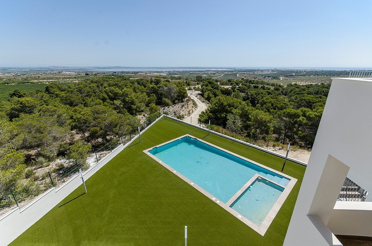 3 Bedroom 2 Bathroom Top Floor Bungalow in San Miguel de Salinas
