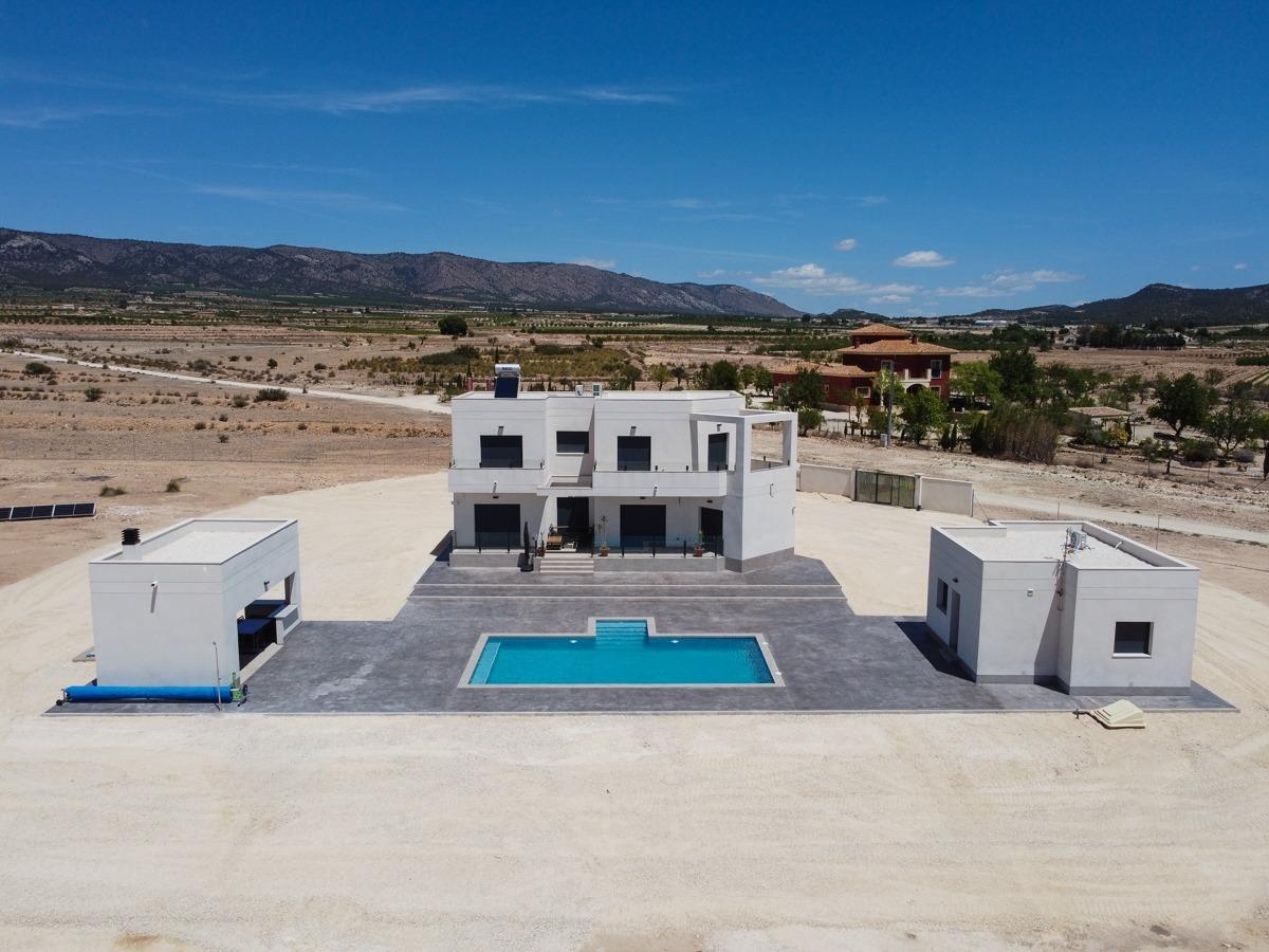 4 Bedroom 3 Bathroom villa in Pinoso