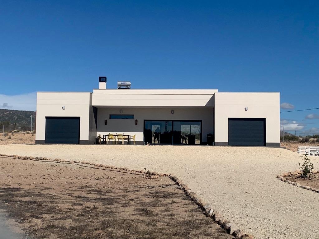 4 Bedroom 3 Bathroom villa in Pinoso