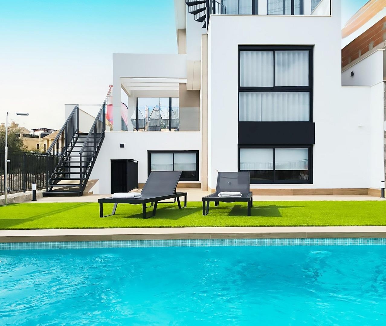 3 Bedroom 2 Bathroom Semidetached in Algorfa