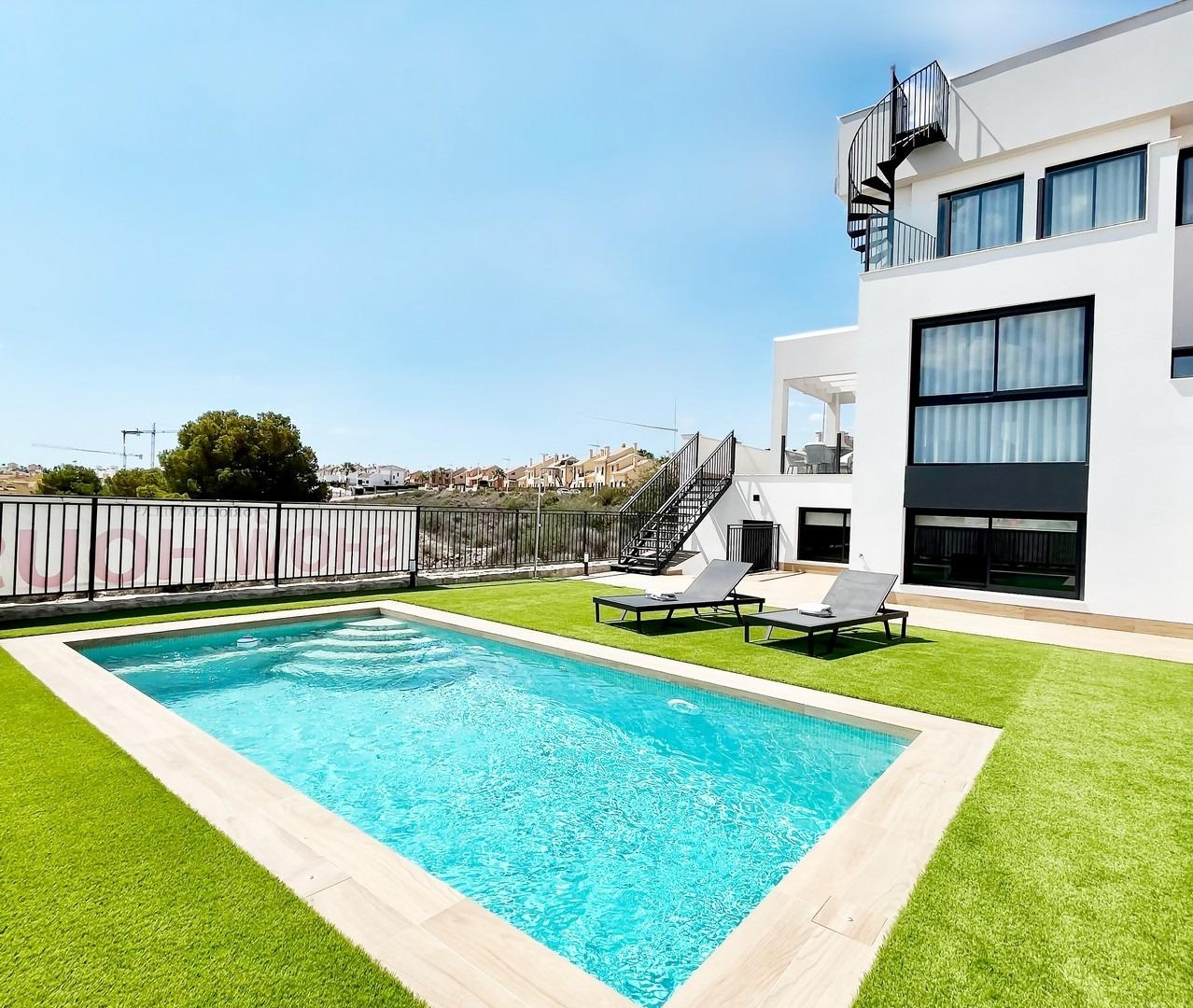 3 Bedroom 2 Bathroom villa in Algorfa