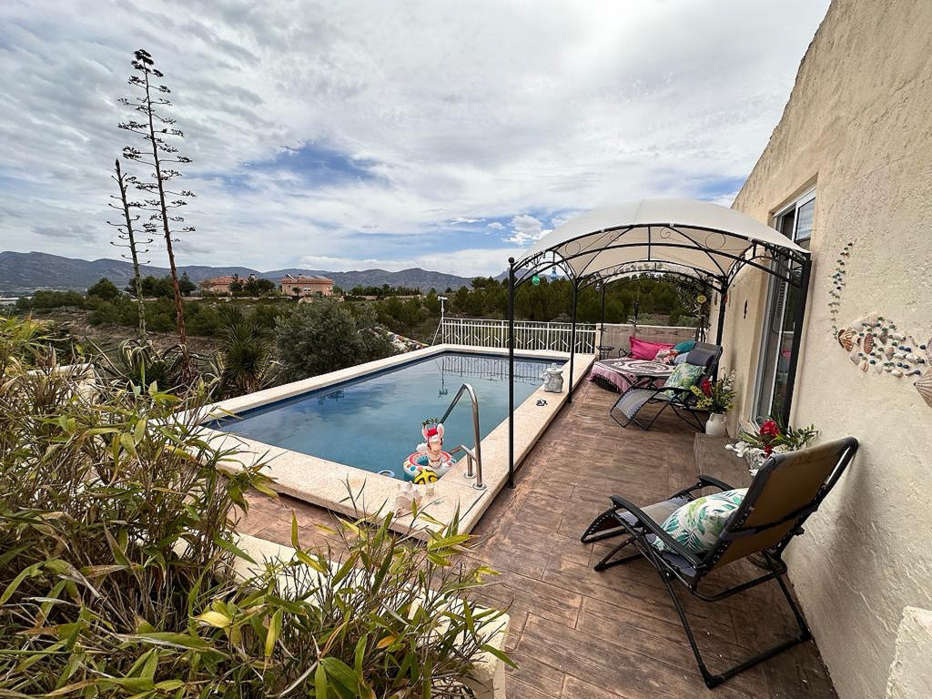 Resale - 5 Bedroom 2 Bathroom Villa in Sax - - Alicante Resale - 5 Bedroom 2 Bathroom Villa in Sax - - Alicante